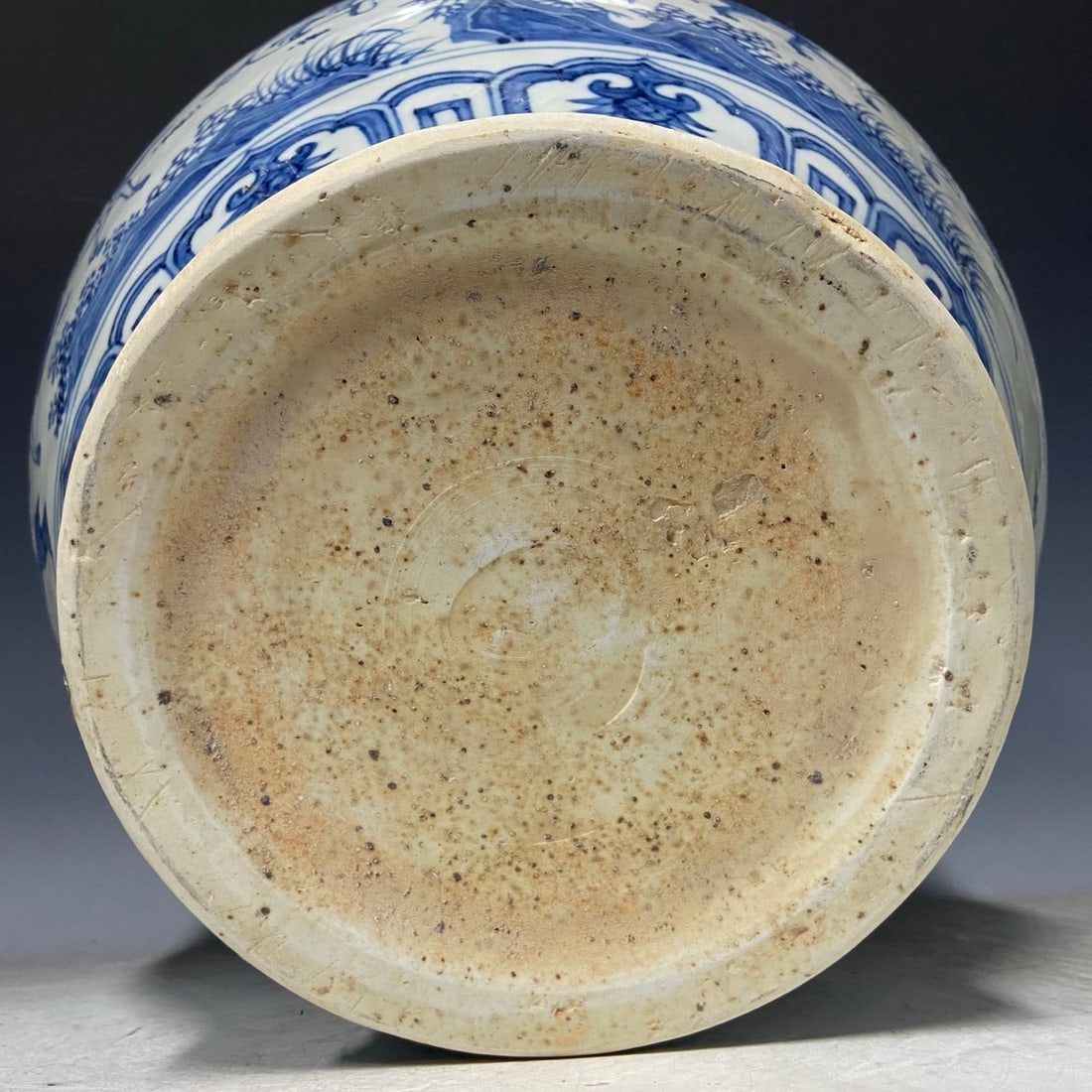 A Exquisite Blue and White Figures Pattern Jar - 9