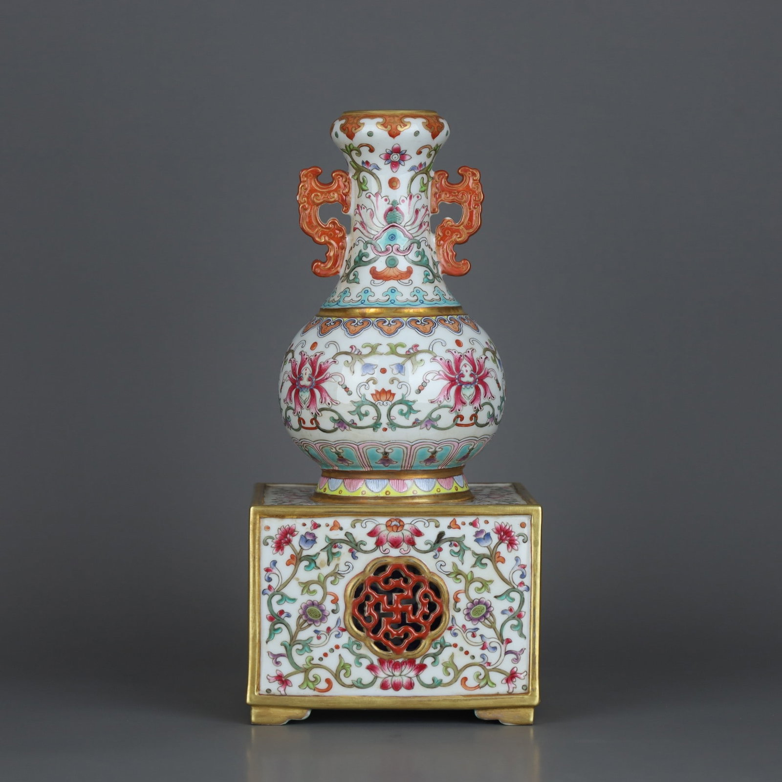 A Exquisite Enamel Painted Gold Lotus Pattern Gourd Shape Vase: A Exquisite Enamel Painted Gold Lotus Pattern Gourd Shape Vase,Qing Dynasty, China,Qianlong Six-character Mark,Size:10.4inx5in 珐琅彩描金缠枝莲纹&