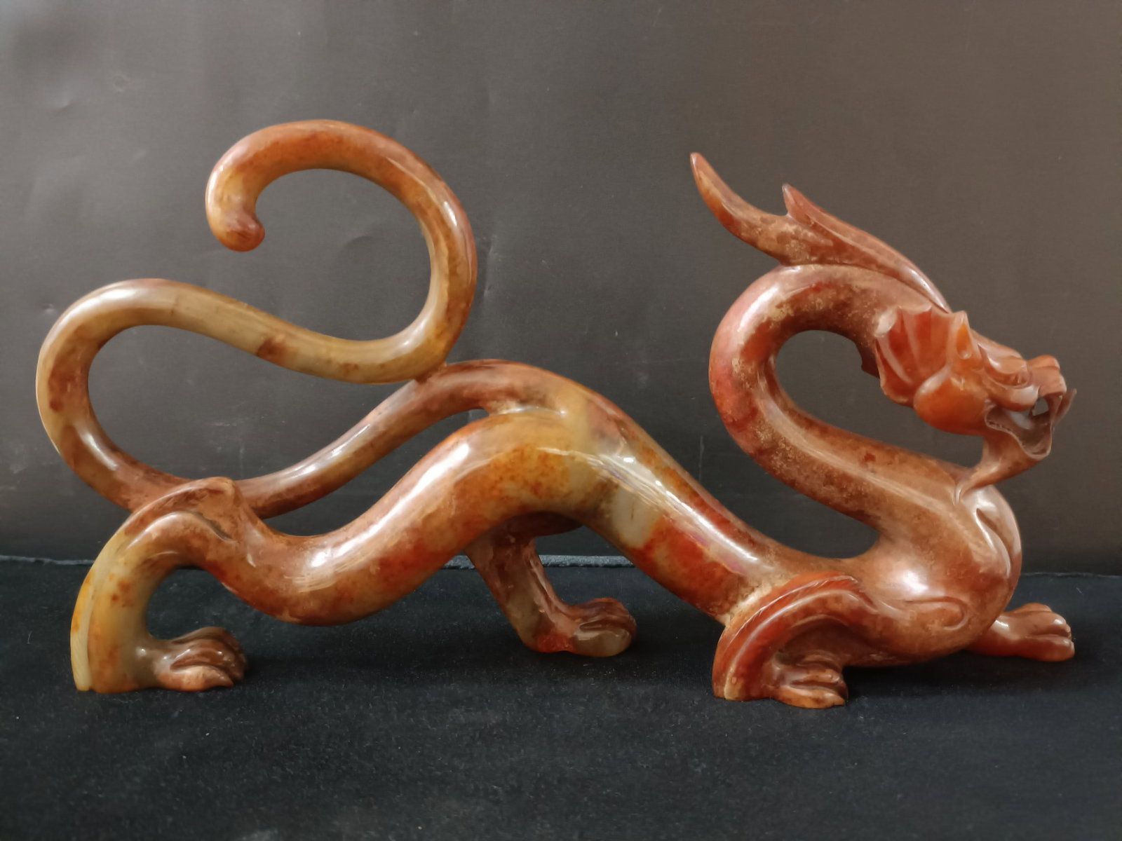 A Exquisite Hotan Jade Dragon Ornament: A Exquisite Hotan Jade Dragon Ornament,Han Dynasty, China,Size:2inx5.9inx11.8in,Weight:1139g 和田玉龙摆件,中国汉代