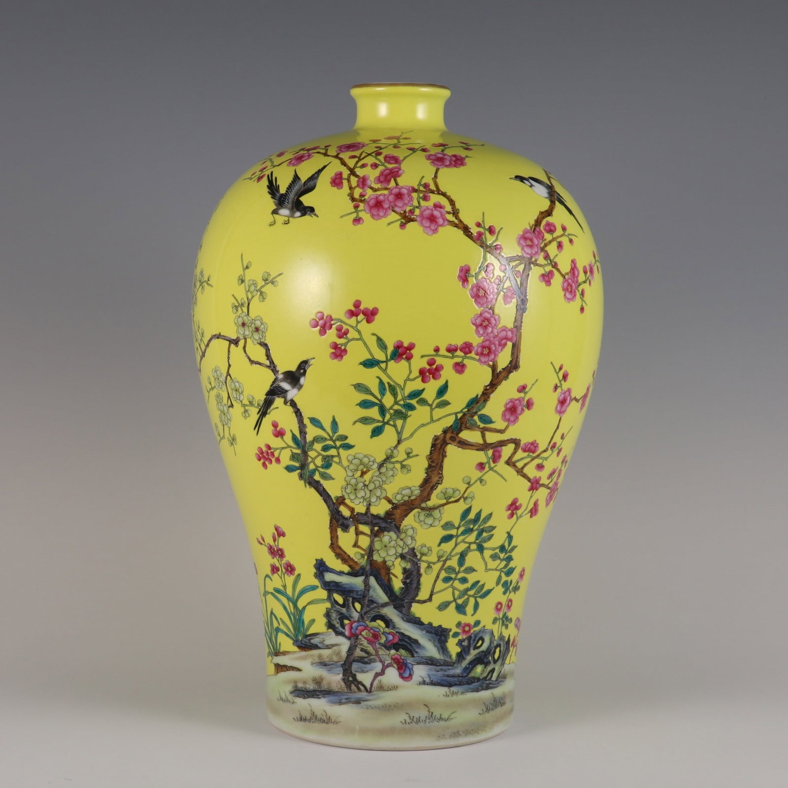A Exquisite Yellow Ground Famille-Rose Flower and Bird Pattern Vase: A Exquisite Yellow Ground Famille-Rose Flower and Bird Pattern Vase,Qing Dynasty, China,Yongzheng Six-character Mark,Size:15inx9.1inx2.4in 黄地粉彩花鸟纹ī