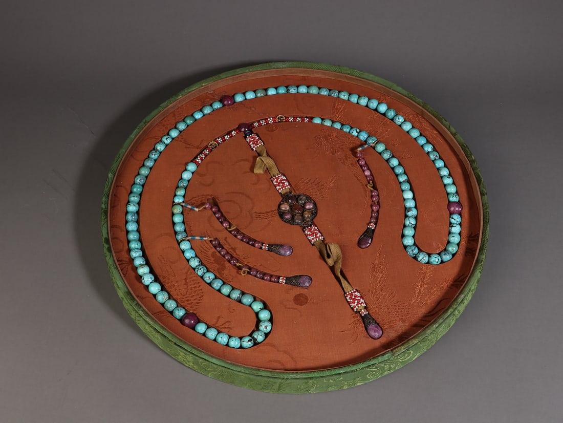 A Exquisite Turquoise Jewelry: A Exquisite Turquoise Jewelry,Qing Dynasty, China,Size:0.5in,Weight:307g 绿松石首饰,中国清代