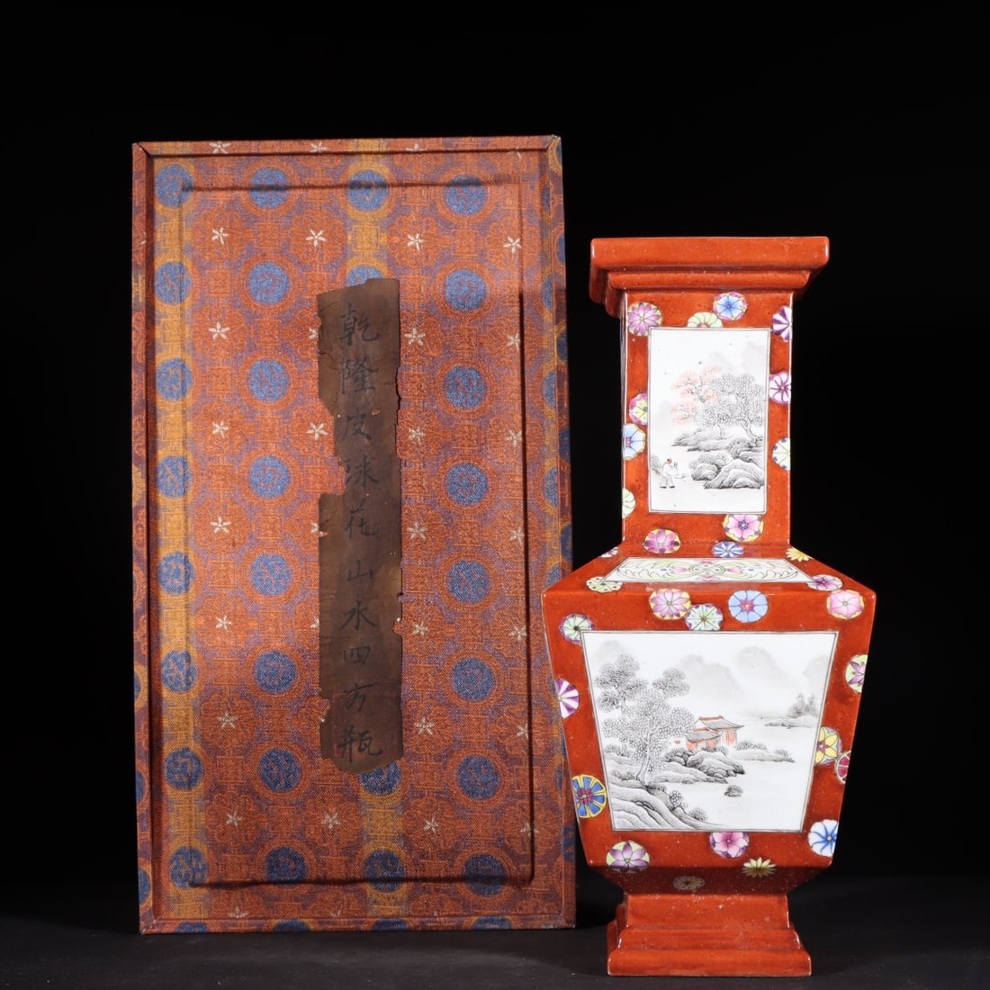 A Exquisite Famille-Rose Landscape Pattern Vase: A Exquisite Famille-Rose Landscape Pattern Vase,Qing Dynasty, China,Qianlong Four-character Mark,Size:12inx5.5in 粉彩山水纹瓶,中国清代,È