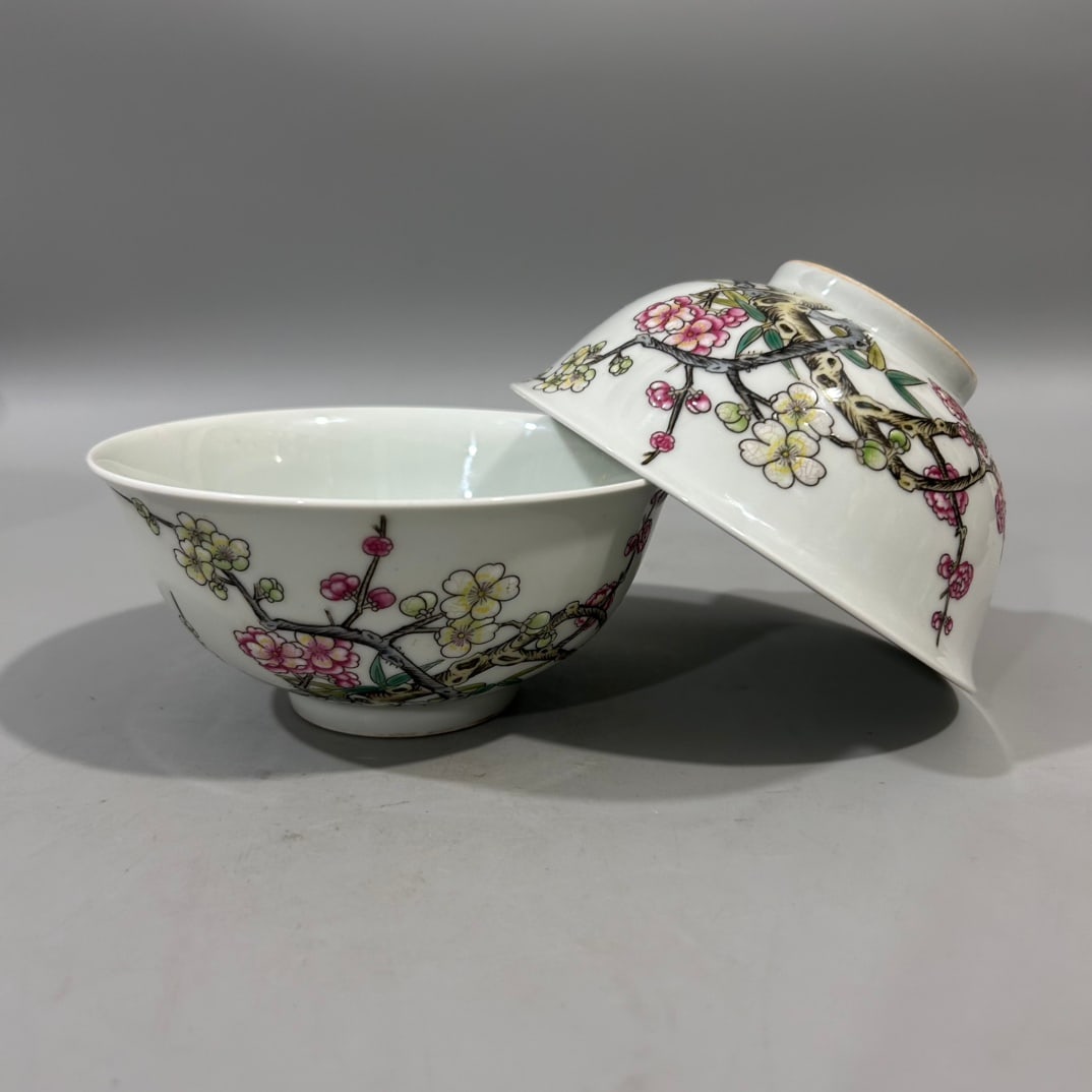 A Set of Exquisite Famille-Rose Flower Pattern Bowl: A pair of Exquisite Famille-Rose Flower Pattern Bowl,Qing Dynasty, China,Yongzheng Four-character Mark,Size:5.9inx2.8in 一对粉彩花卉纹碗,中国