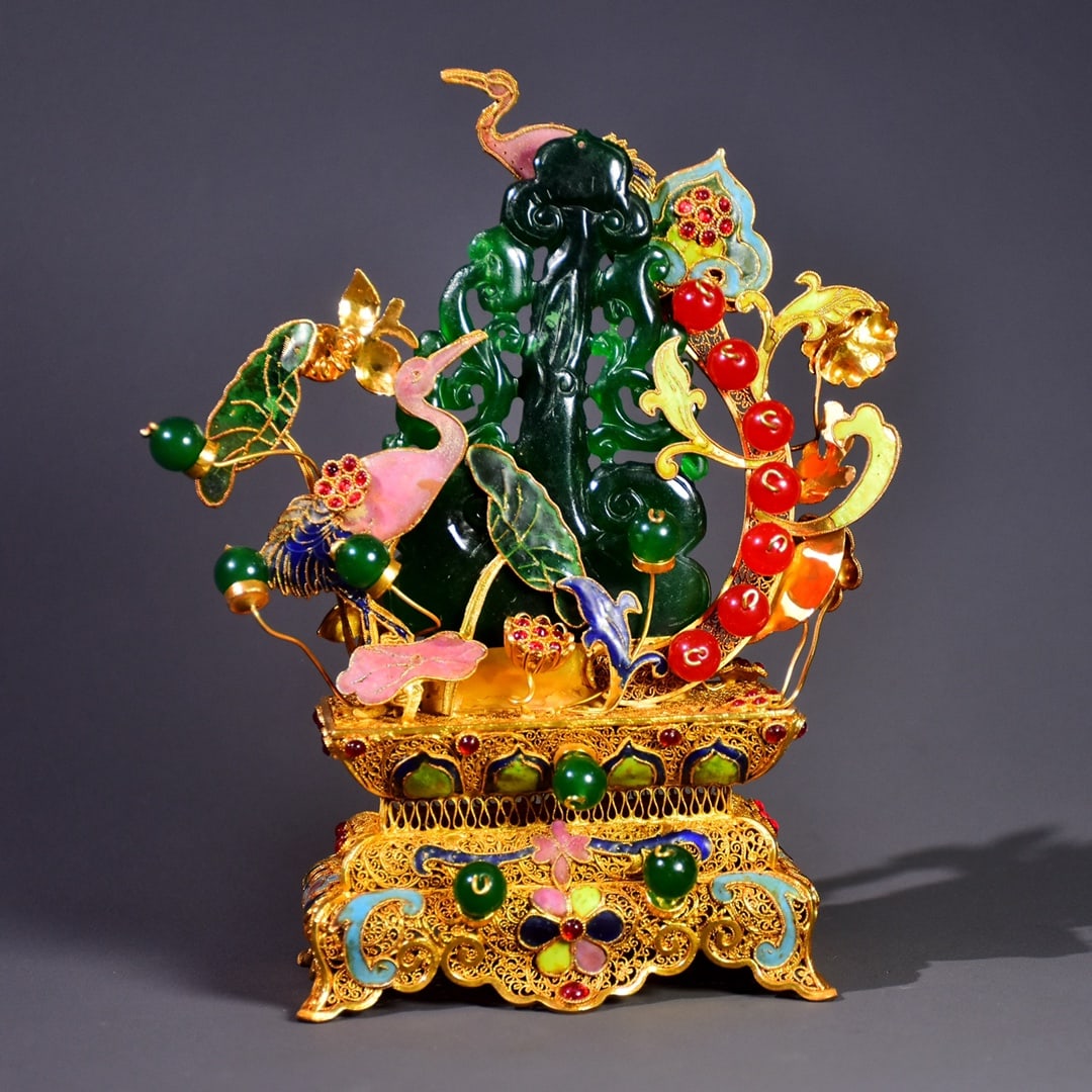A Exquisite Filigree Gilt Bashan Jade Ornament: A Exquisite Filigree Gilt Bashan Jade Ornament,Qing Dynasty, China,Qianlong Four-character Mark,Size:8.7inx6.9inx3in,Weight:530g 掐丝鎏金巴山翠摆件