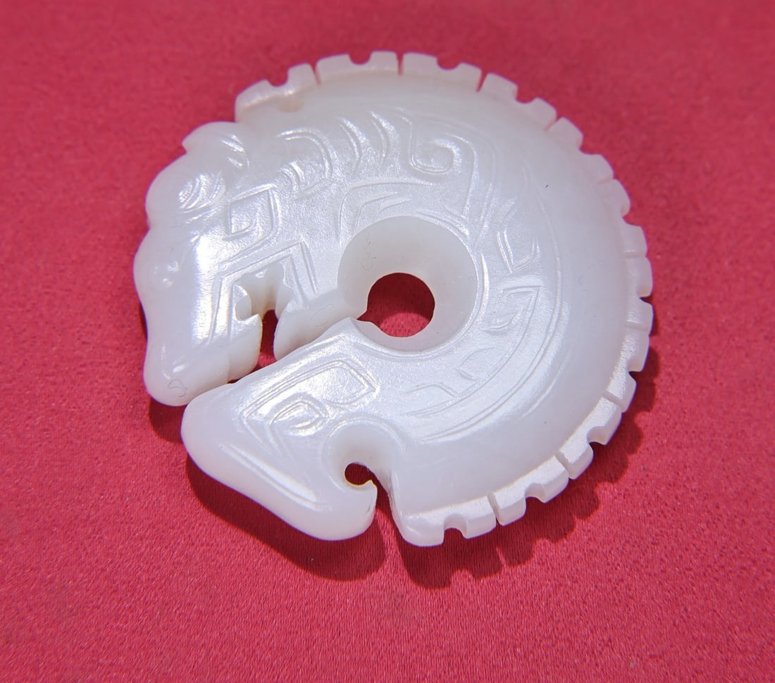 A Exquisite Hetian White Jade Dragon Pendant: A Exquisite Hetian White Jade Dragon Pendant,Qing Dynasty, China,Size:2.2inx2.2inx0.5in,Weight:65g 和田白玉龙玉佩,中国清代