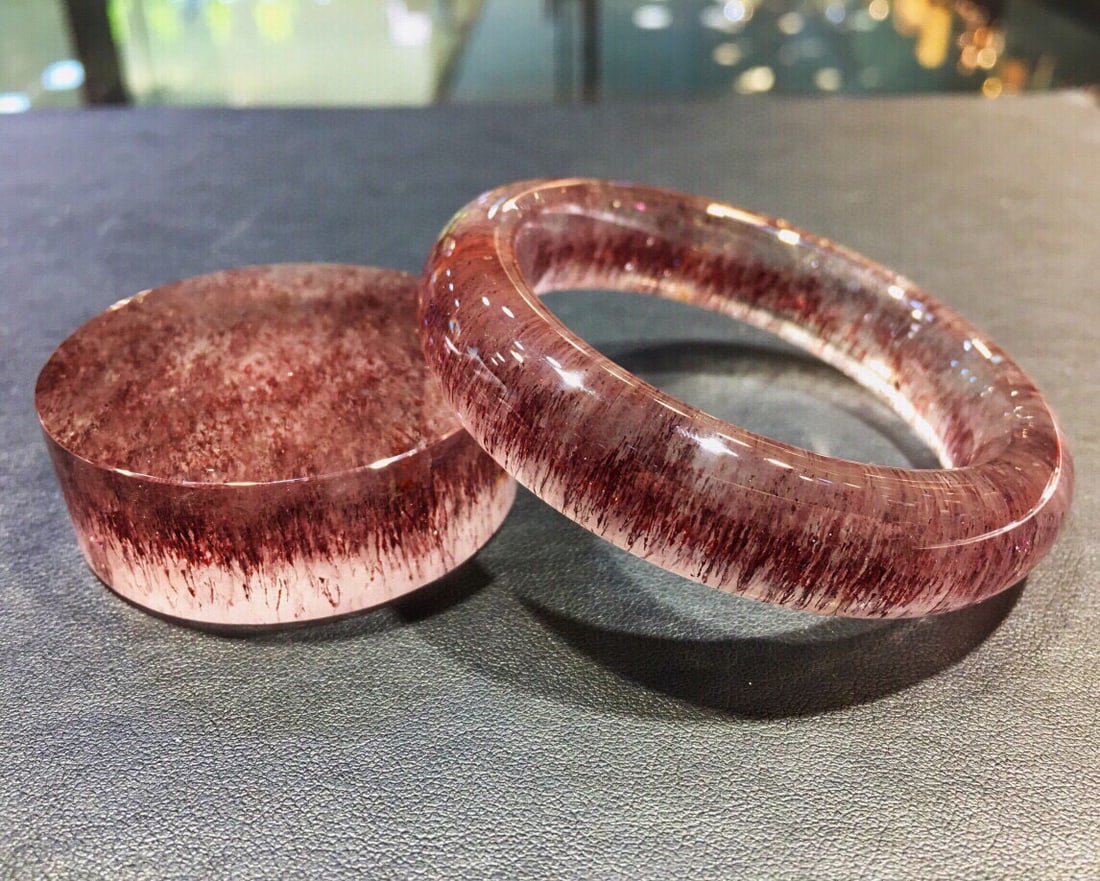 A Exquisite Red Crystal Bracelets: Red Crystal Bracelets,Qing Dynasty, China,Size:2inx0.6inx0.4in, Weight:58g 红水晶手镯,中国清代