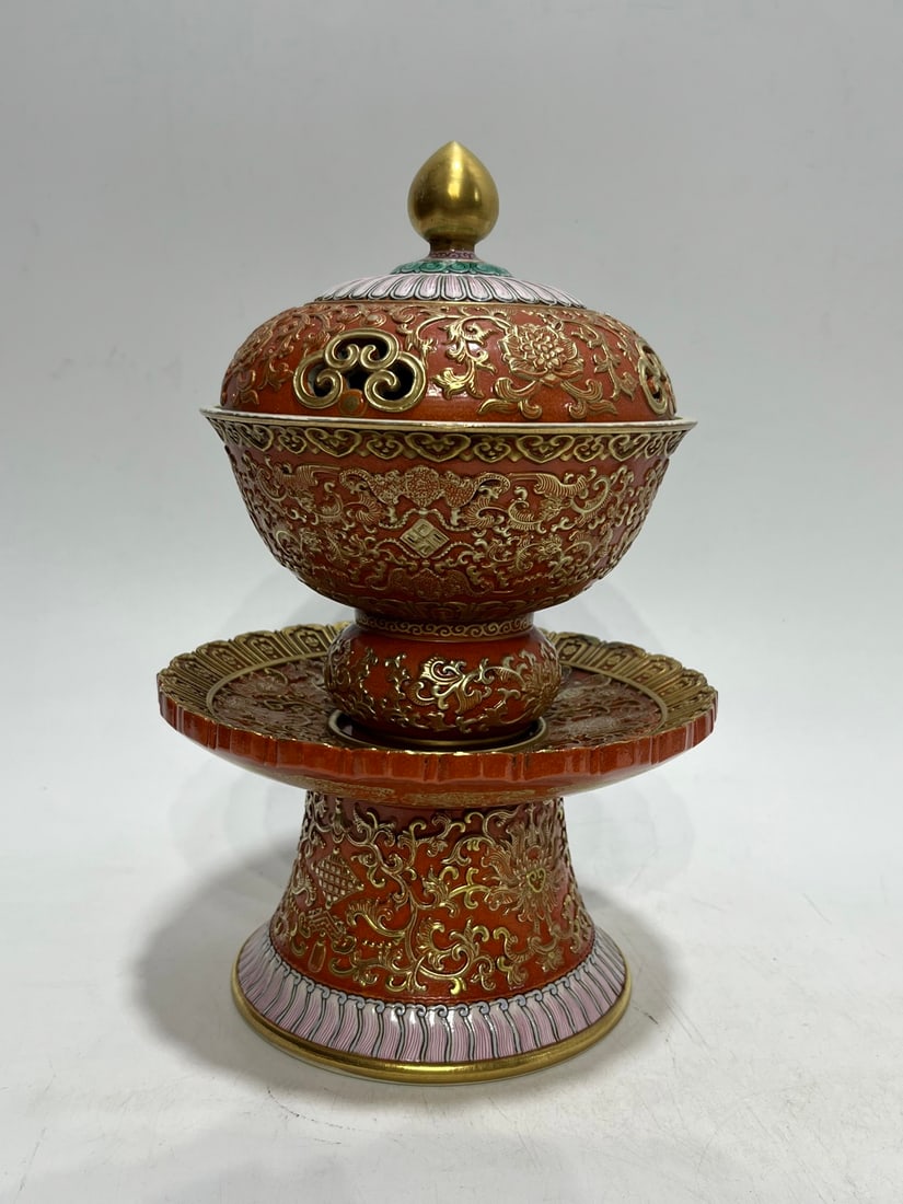 A Exquisite Iron-Red Lotus Pattern Ewer: A Exquisite Iron-Red Lotus Pattern Ewer,Qing Dynasty, China,Qianlong Six-character Mark,Size:10in 矾红缠枝莲纹壶,中国清代,乾&