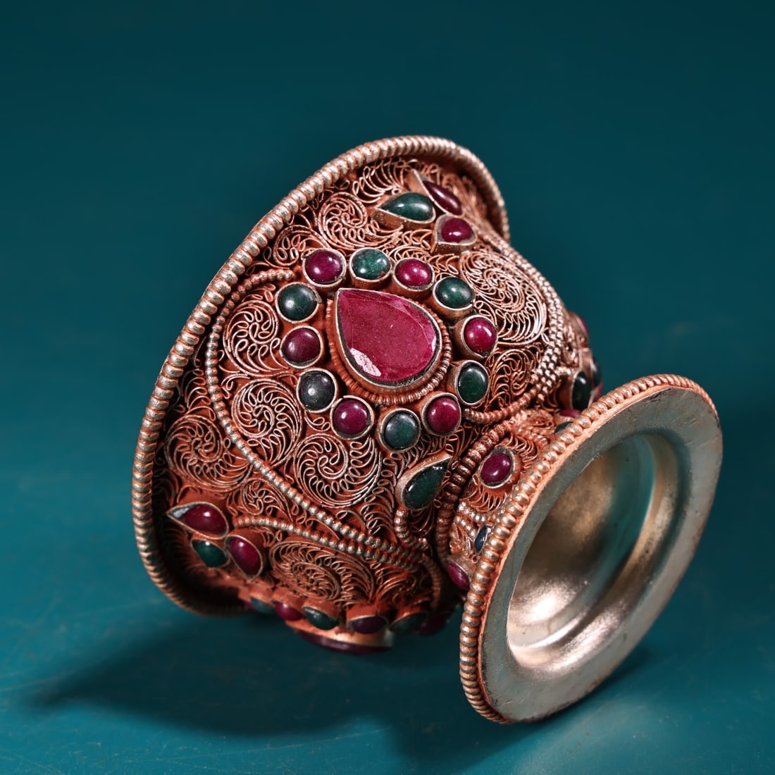 A Exquisite Filigree Inlaid Gems Cup: A Exquisite Filigree Inlaid Gems Cup,Qing Dynasty, China,Size:2inx3.1in ,Weight:140g 花丝嵌宝石杯,中国清代