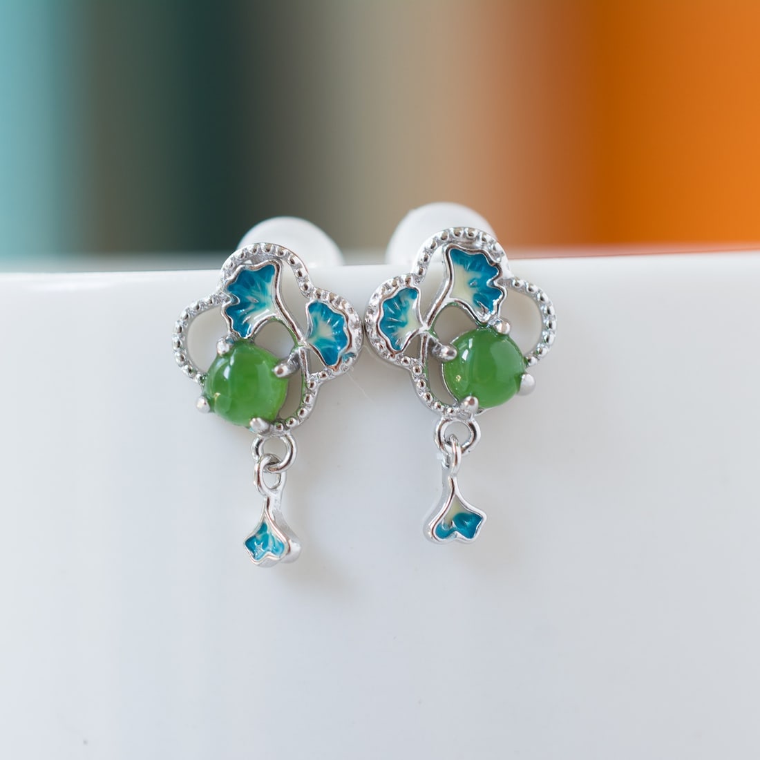 A pair of Exquisite Silver Inlaid Jasper Ginkgo Leaf-patterned Ear Stud: A pair of Exquisite Silver Inlaid Jasper Ginkgo Leaf-patterned Ear Stud,Size:0.2inx0.2in 一对银镶和田碧玉银杏叶耳钉