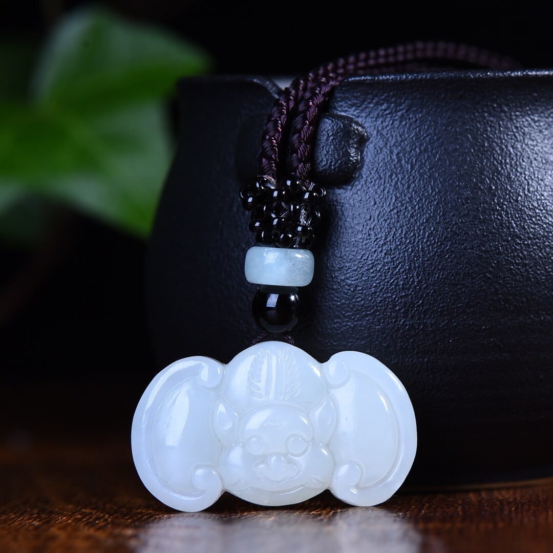 A Exquisite Hotan Jade Bat Pendant (1 of 5)