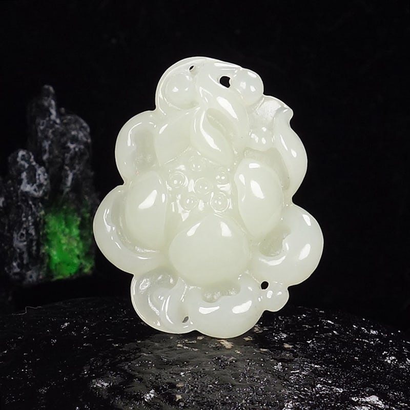 A Exquisite Hotan Jade Flower Pattern Handheld Ornament: A Exquisite Hotan Jade Flower Pattern Handheld Ornament,Size:1.7inx1.4inx0.5in 和田玉花开富贵手把件