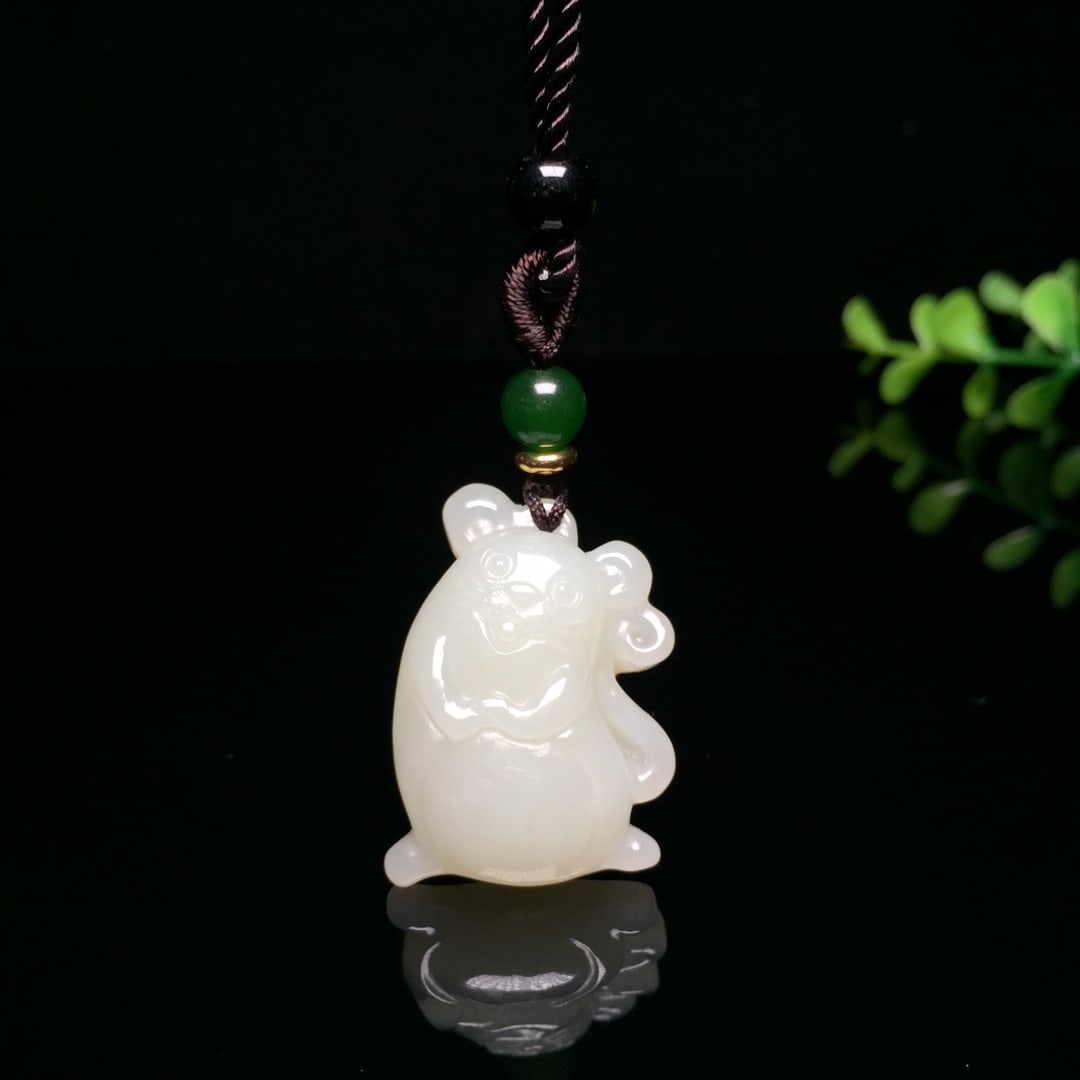 A Exquisite Hotan Jade Rat Pendant: A Exquisite Hotan Jade Rat Pendant,Size:1.1inx0.8in 和田玉鼠吊坠
