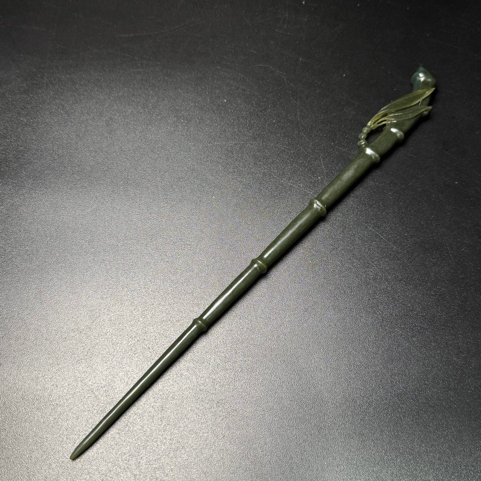 An Exquisite Jasper Bamboo Pattern Hairpin: An Exquisite Jasper Bamboo Pattern Hairpin,Qing Dynasty,China,Size:248mmx18mmx10mm,Weight:33g 碧玉竹纹发簪,中国清代