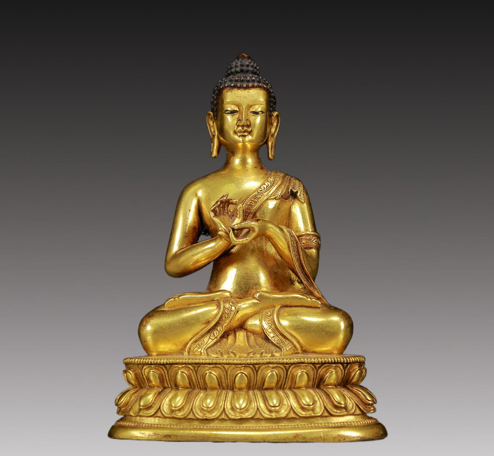 An Exquisite Gilt Bronze Statue of Sakyamuni: An Exquisite Gilt Bronze Statue of Sakyamuni,Ming Dynasty, China,Size:4.3inx3.1inx6.5in,Weight:995g 铜鎏金释迦摩尼像，明代