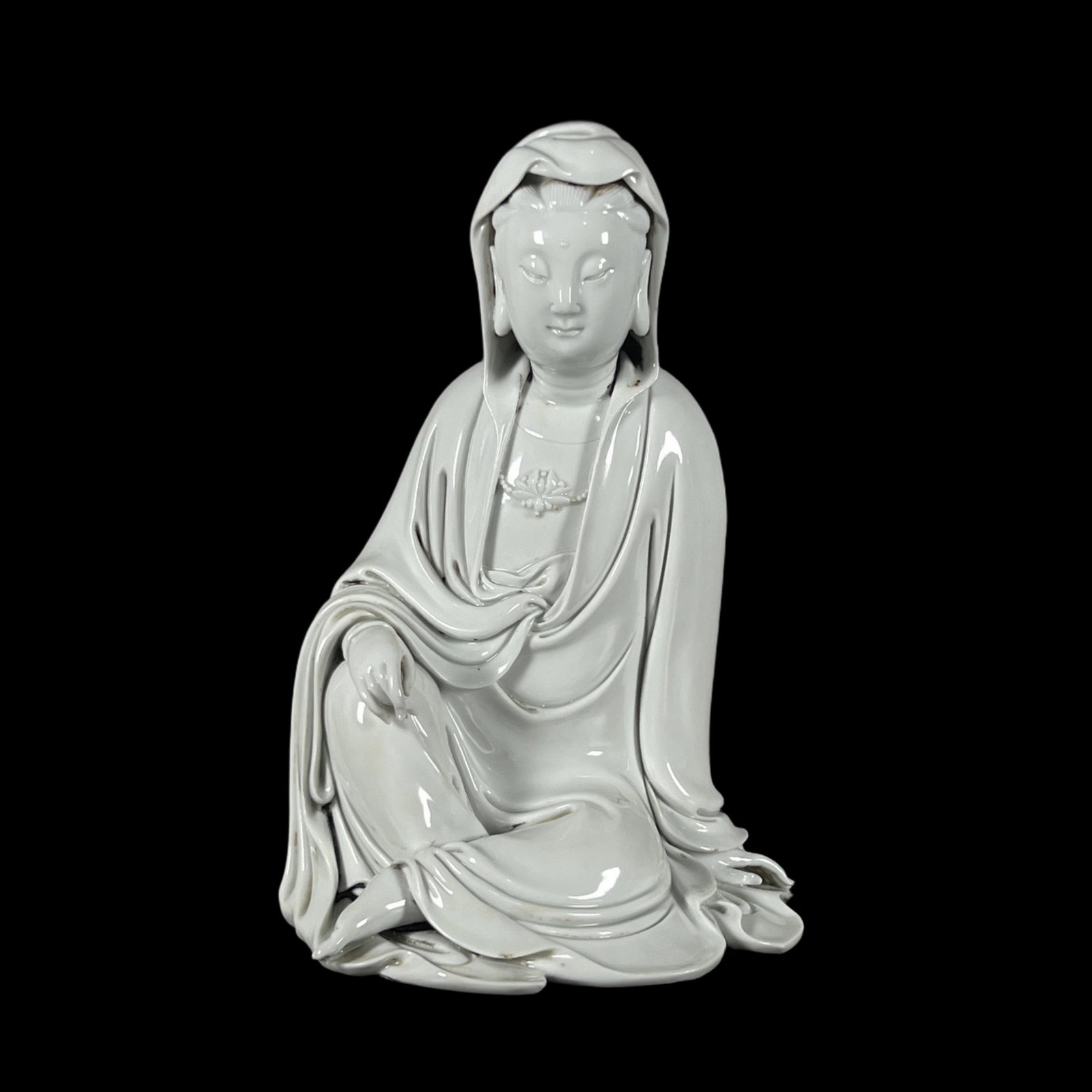 A Solemn Blance-De-Chine Statue of Avalokitesvara: A Solemn Blance-De-Chine Statue of Avalokitesvara,Qing Dynasty, China,Size:17.7in 德化瓷观音像,中国清代