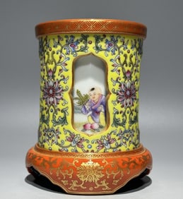 An Exquisite Enamel Yellow Ground Painted Gold Lotus and Figure Pattern Tripod Brush Pot