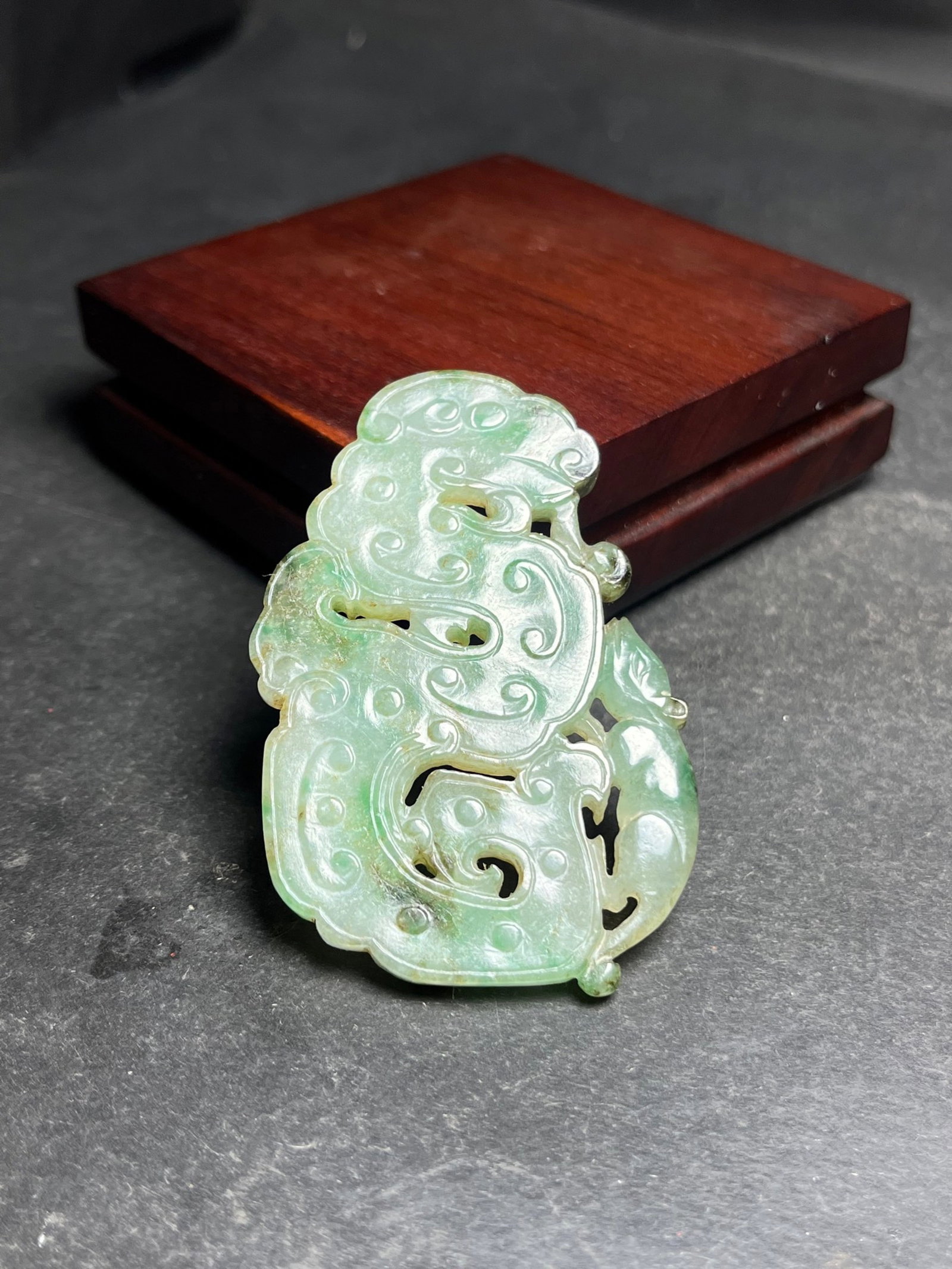 An Exquisite Jadeite Dragon Pendant: An Exquisite Jadeite Dragon Pendant,Qing Dynasty,China,Size:63mmx5mmx45mm,Weight:30g 翡翠龙挂件,中国清代