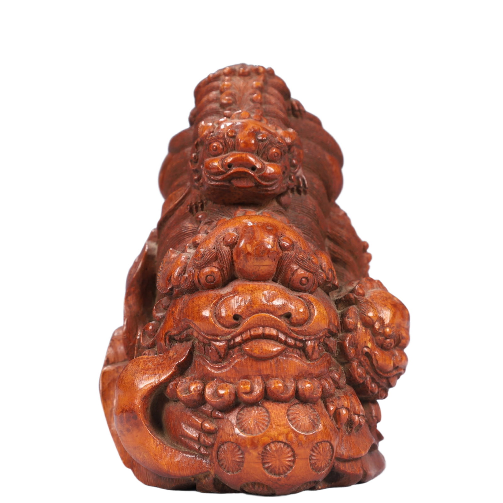 An Exquisite Bamboo Lion Ornament: An Exquisite Bamboo Lion Ornament,Qing Dynasty, China,Size:3.9inx3.5inx4.7in,Weight:350g 竹雕狮子摆件,中国清代