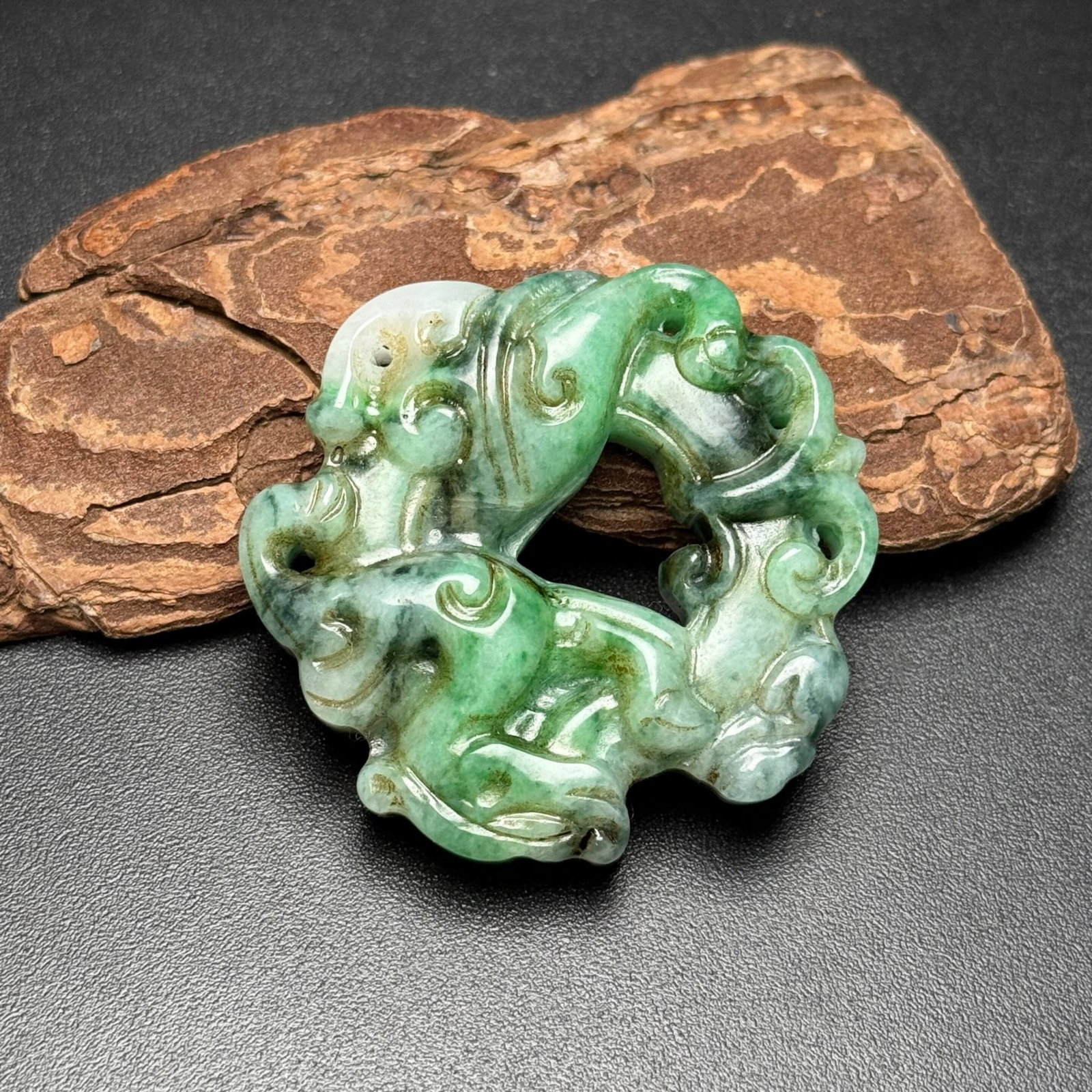 An Exquisite Jadeite Dragon Pattern Pendant - 2