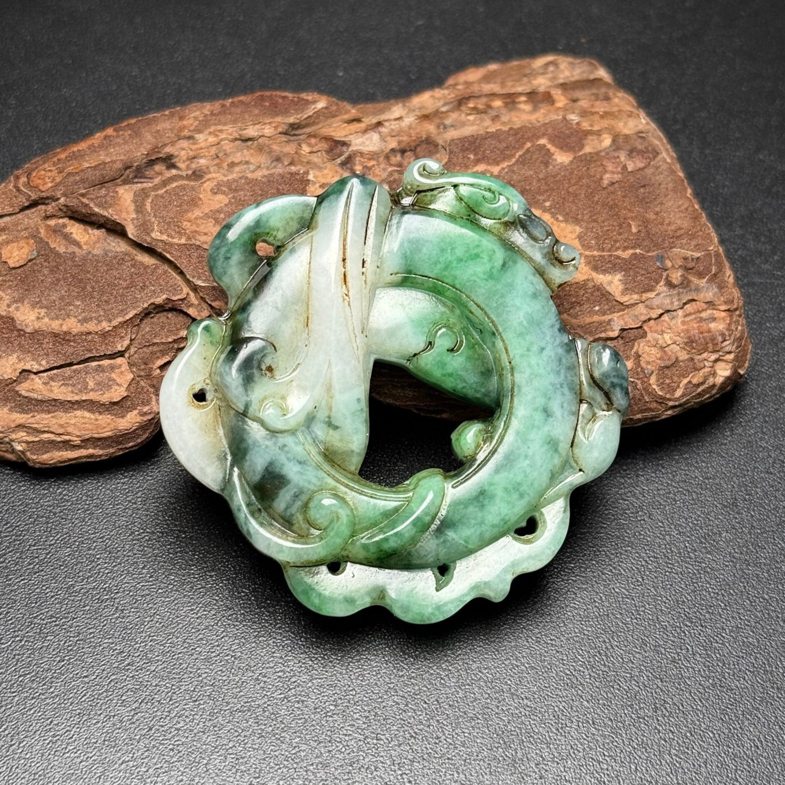 An Exquisite Jadeite Dragon Pattern Pendant - 3