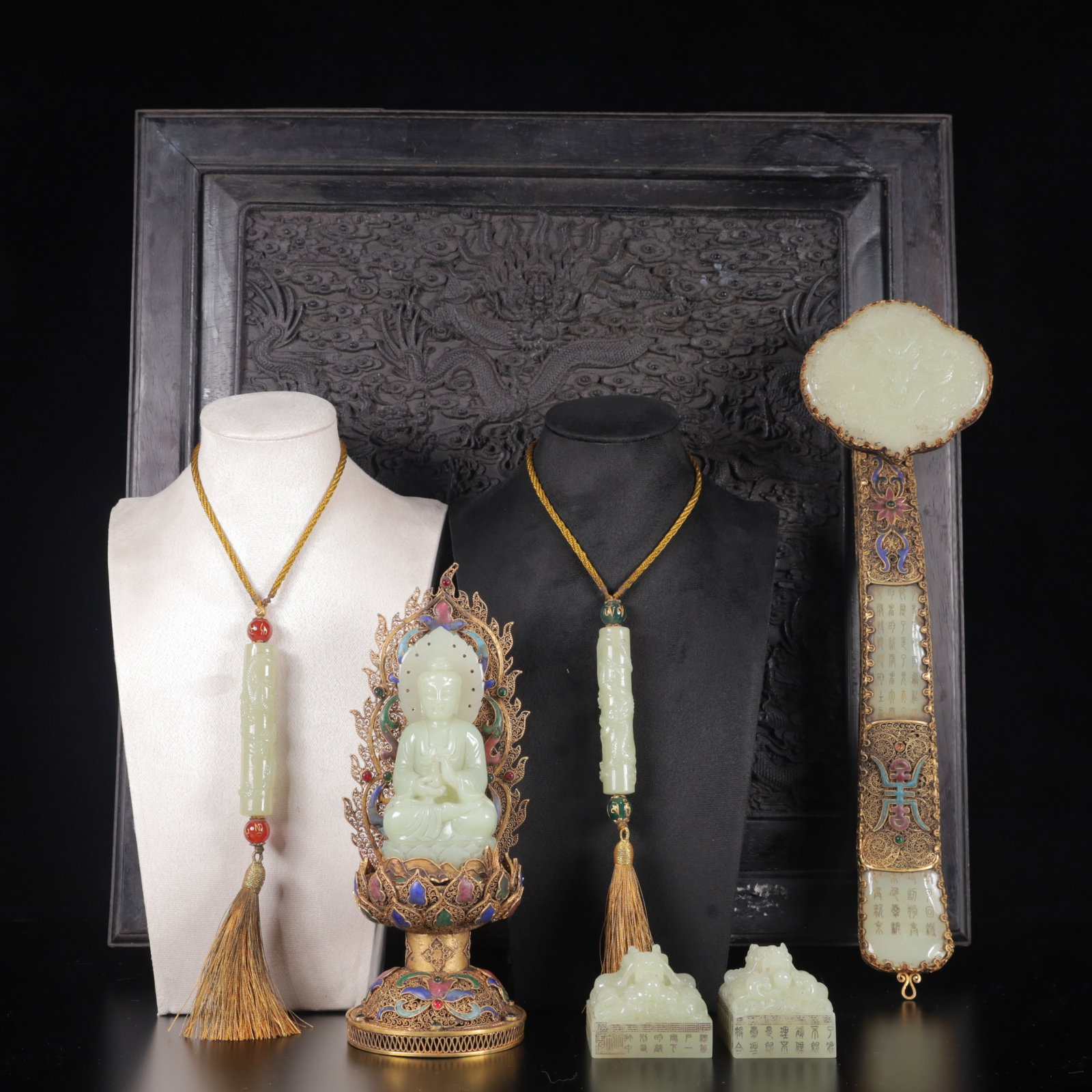 A Set of Exquisite Gilt Inlaid White Jade Buddha Statue Ornaments: A Set of Exquisite Gilt Inlaid White Jade Buddha Statue Ornaments,Qing Dynasty, China,Size:(Ruyi)13inx3.9inx2.4in,(Box)17.7inx6.7in,Weight:1800g 一套鎏金嵌白玉