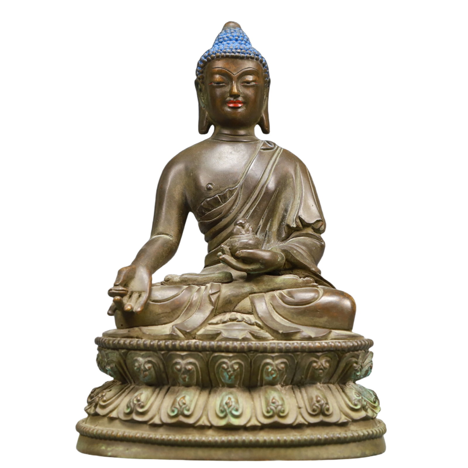 A Solemn Gilt Bronze Statue of Sakyamuni: A Solemn Gilt Bronze Statue of Sakyamuni,Qing Dynasty, China,Size:5.7inx4.3inx8.7in Weight:2700g 铜鎏金释迦摩尼像,中国清代
