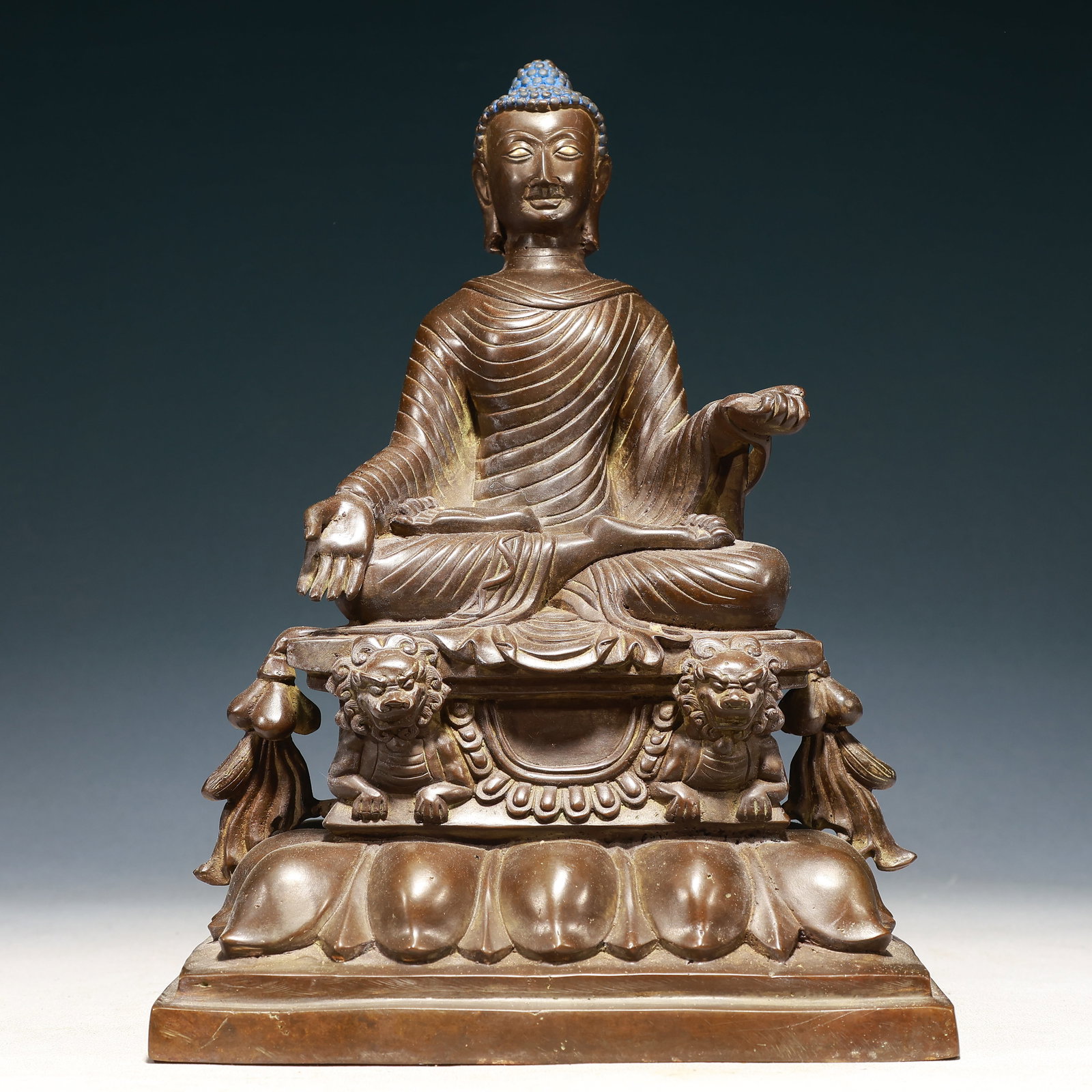 A Solemn Bronze Statue of Sakyamuni,With Inscription: A Solemn Bronze Statue of Sakyamuni,With Inscription,Qing Dynasty,China,Size:8.7inx5.9inx12.2in,Weight:4650g 铜释迦摩尼像,带铭文,中国&