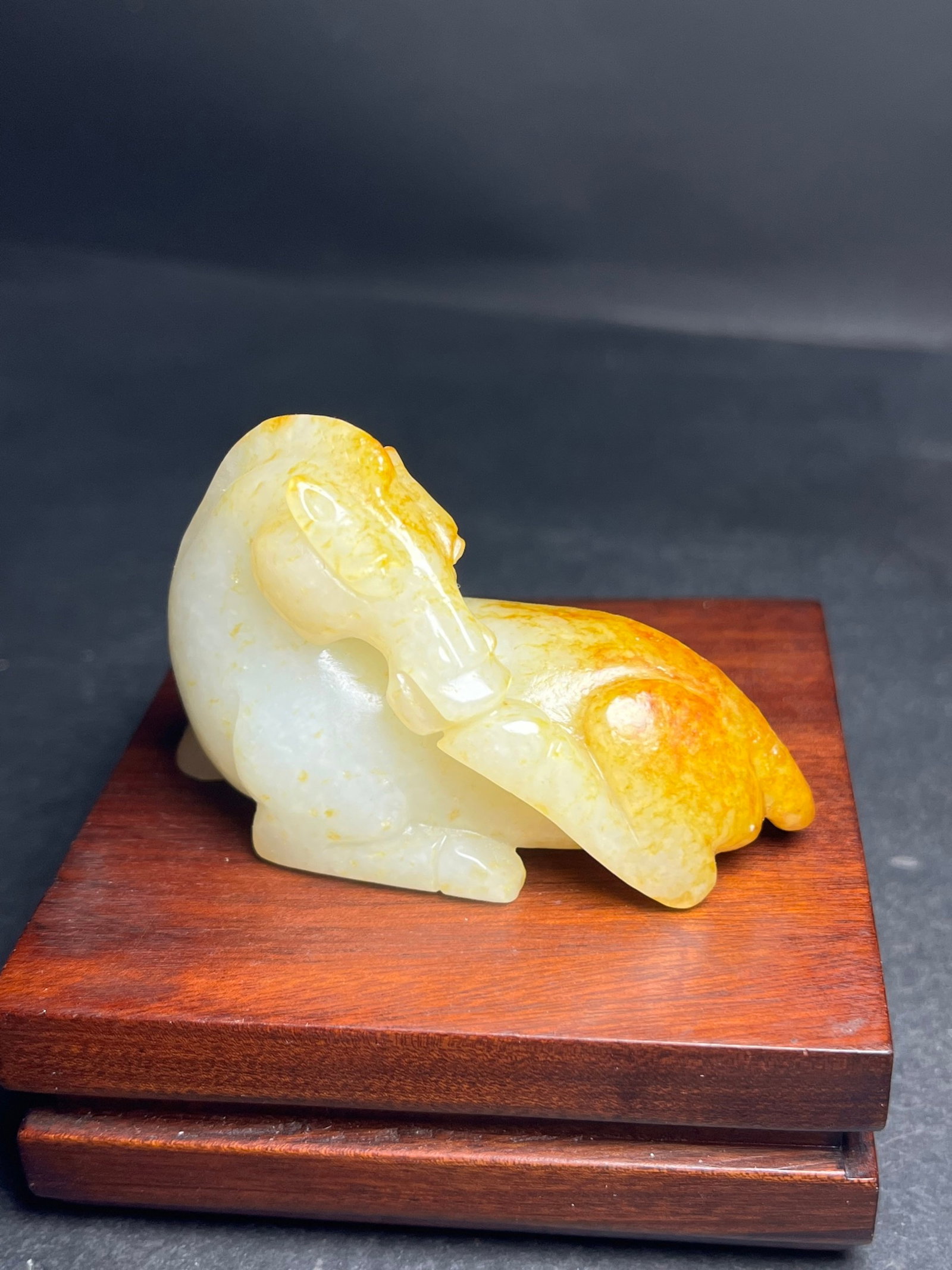 An Exquisite White Jade Horse Hand Piece: An Exquisite White Jade Horse Hand Piece,Qing Dynasty,China,Size:67mmx25mmx45mm,Weight:84g 白玉马手把件,中国清代