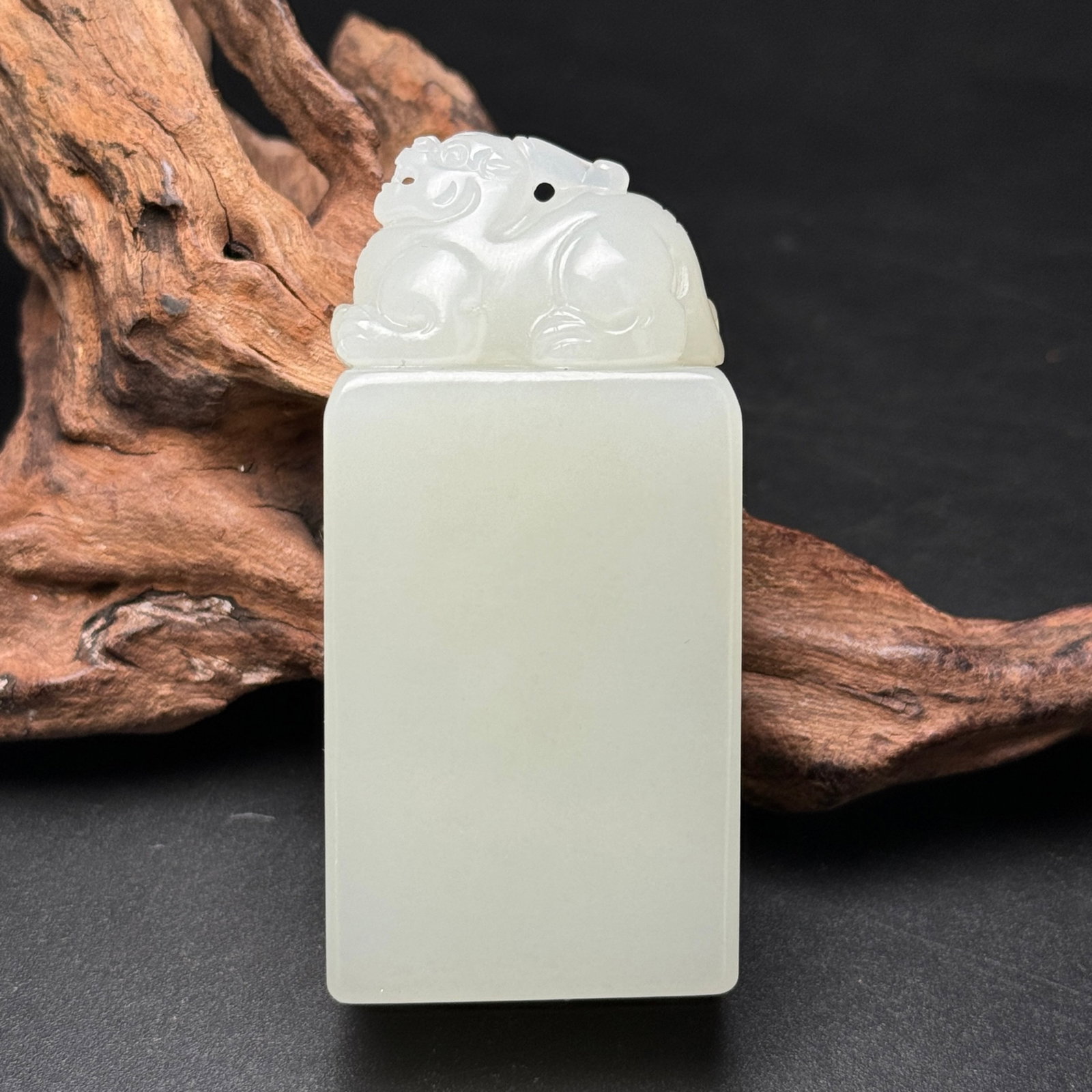 An Exquisite White Jade Auspicious Beast Pattern Seal: An Exquisite White Jade Auspicious Beast Pattern Seal,Qing Dynasty,China,Size:70mmx33mmx20mm,Weight:117g 白玉瑞兽纹印章,中国清代