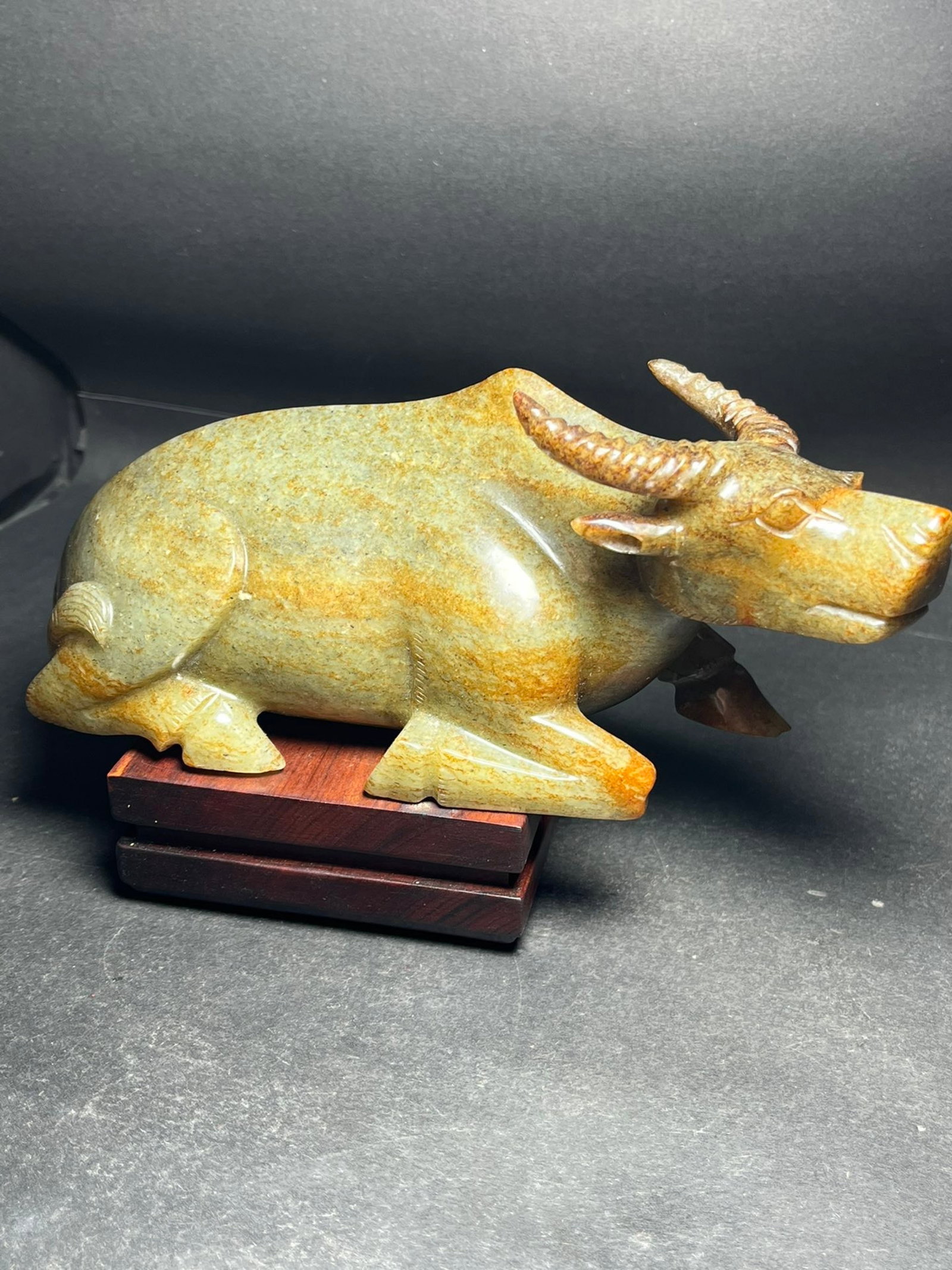 An Exquisite White Jade Buffalo Ornament: An Exquisite White Jade Buffalo Ornament,Qing Dynasty,China,Size:182mmx69mmx73mm,Weight:955g 白玉牛摆件,中国清代