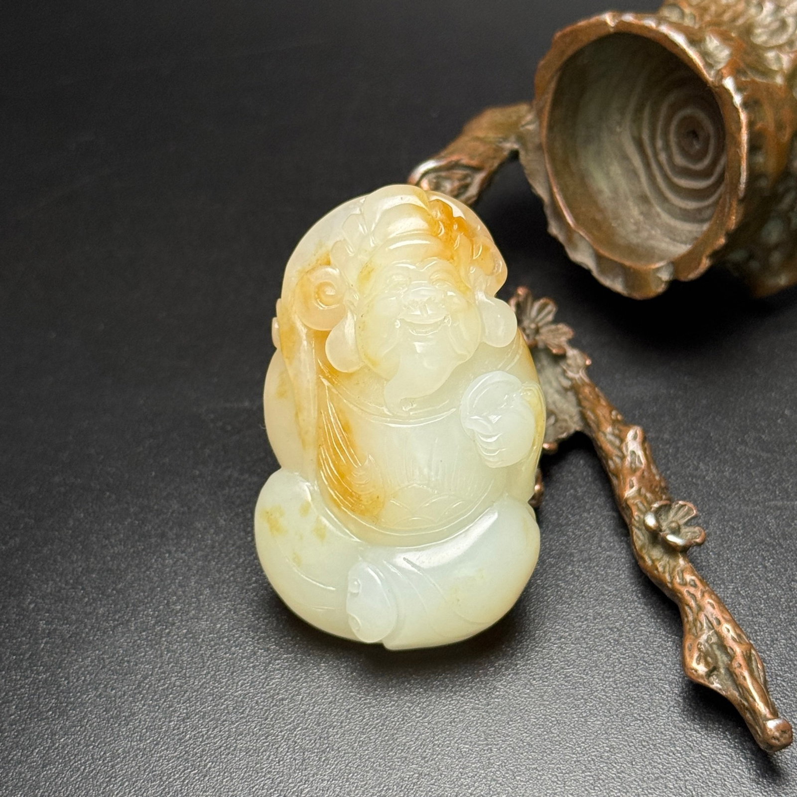 An Exquisite White Jade Statue of Mammon Pendant: An Exquisite White Jade Statue of Mammon Pendant,Qing Dynasty,China,Size:53mmx33mmx18mm,Weight:48g 白玉财神像挂件,中国清代