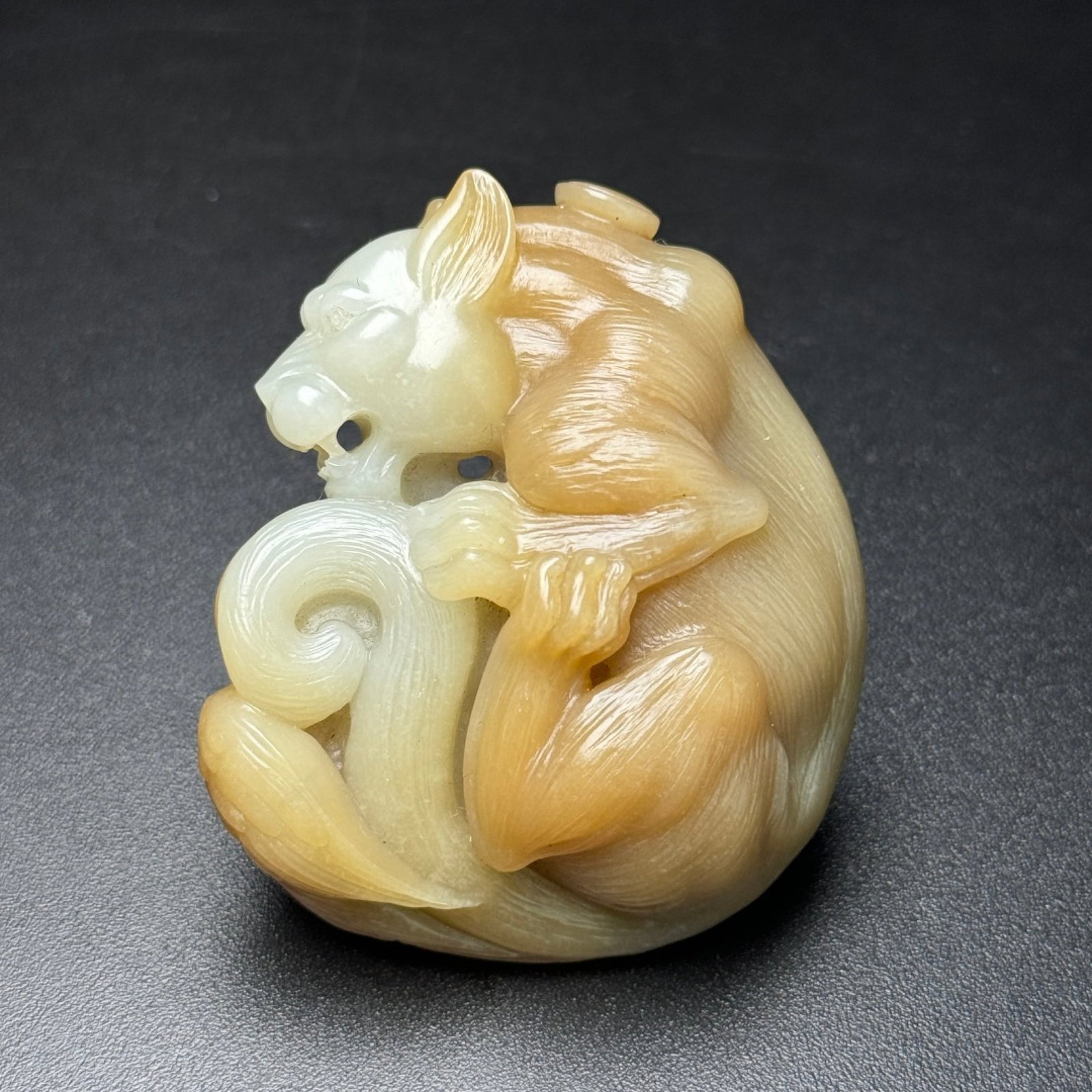 An Exquisite White Jade Animal Hand Piece: An Exquisite White Jade Animal Hand Piece,Qing Dynasty,China,Size:65mmx53mmx29mm,Weight:124g 白玉动物手把件,中国清代
