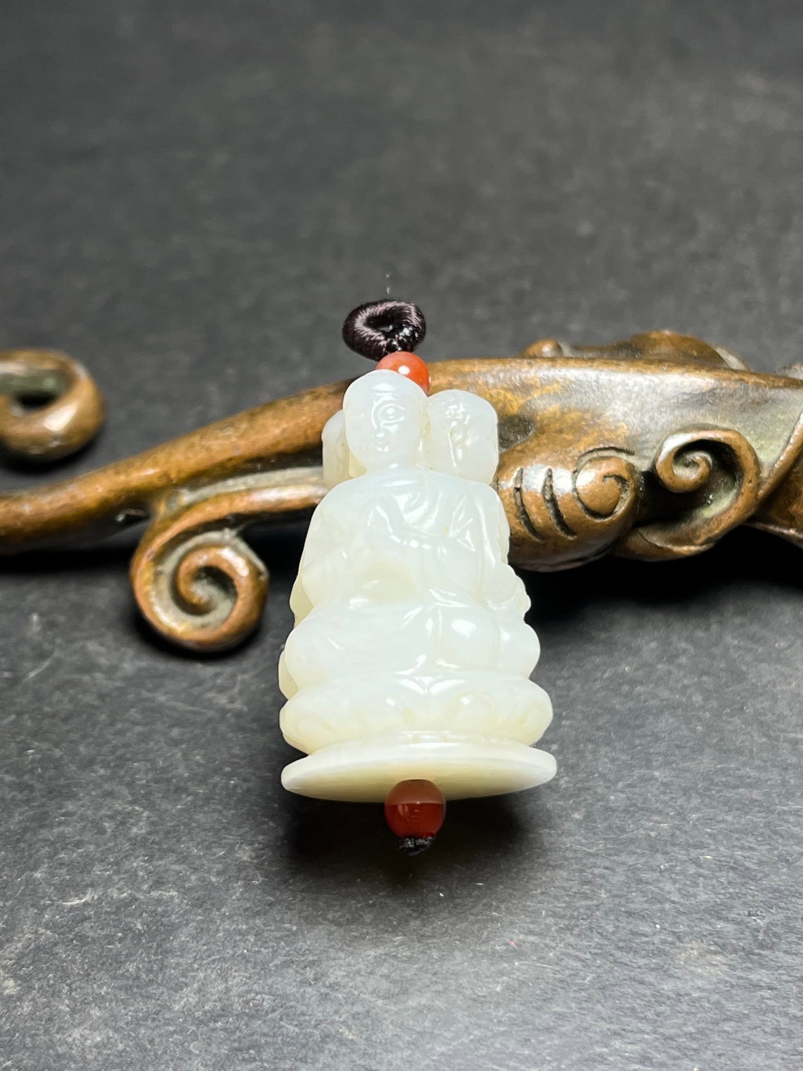 An Exquisite White Jade Buddha Statue Pendant: An Exquisite White Jade Buddha Statue Pendant,Qing Dynasty,China,Size:30mmx19mmx19mm,Weight:16g 白玉佛像挂件,中国清代