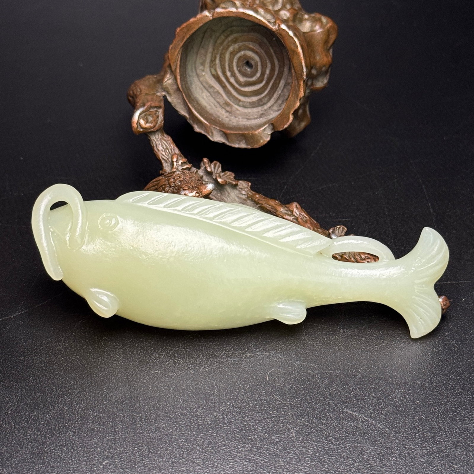 An Exquisite White Jade Fish Hand Piece: An Exquisite White Jade Fish Hand Piece,Qing Dynasty,China,Size:93mmx30mmx20mm,Weight:64g 白玉鱼手把件,中国清代