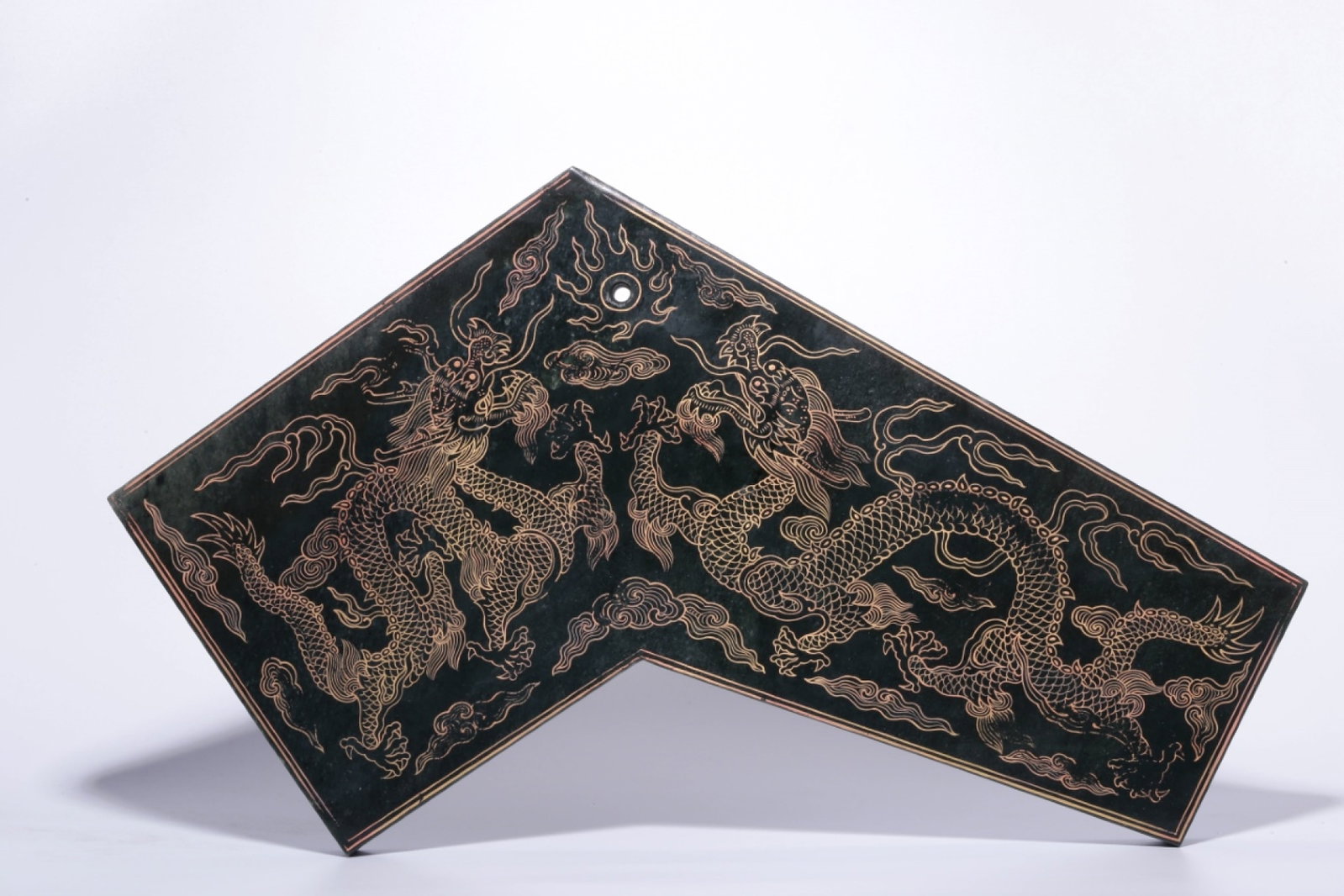A Huge Jasper Painted Gold Auspicious Cloud and Dragon Pattern Pendant: A Huge Jasper Painted Gold Auspicious Cloud and Dragon Pattern Pendant,Qing Dynasty,China,Qianlong 款,Size:19inx11.4inx1.2in,Weight:5790g 碧玉描金祥云龙