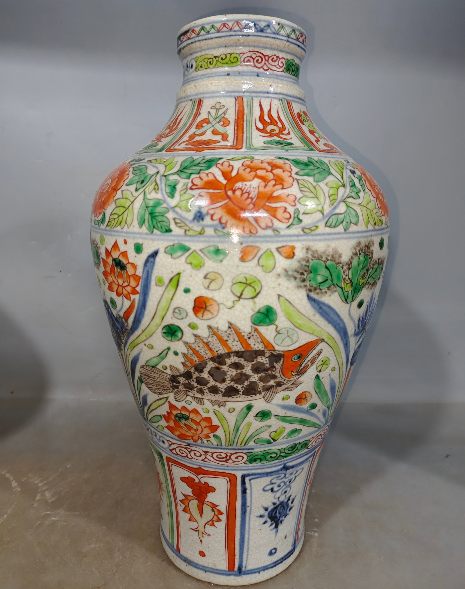 An Exquisite Blue and White Wucai Hornwort Pattern Vase: An Exquisite Blue and White Wucai Hornwort Pattern Vase,Qing Dynasty,China,Size:7.5in 青花五彩鱼藻纹瓶,中国清代