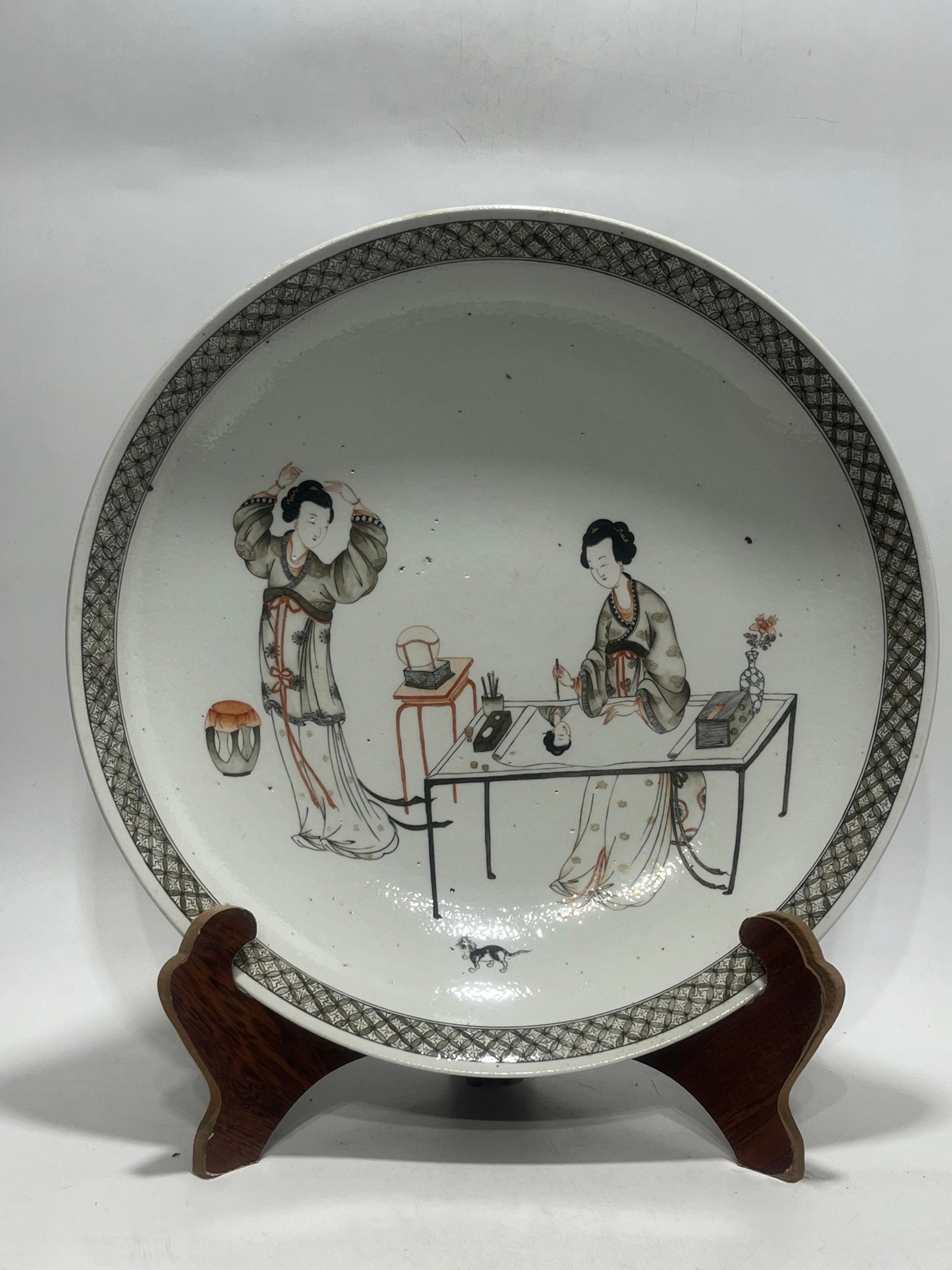 An Exquisite Ink Color Woman Pattern Plate: An Exquisite Ink Color Woman Pattern Plate,Qing Dynasty,China,Qianlong Six-character Mark,Size:16.7in 墨彩仕女纹盘,中国清代,乾隆