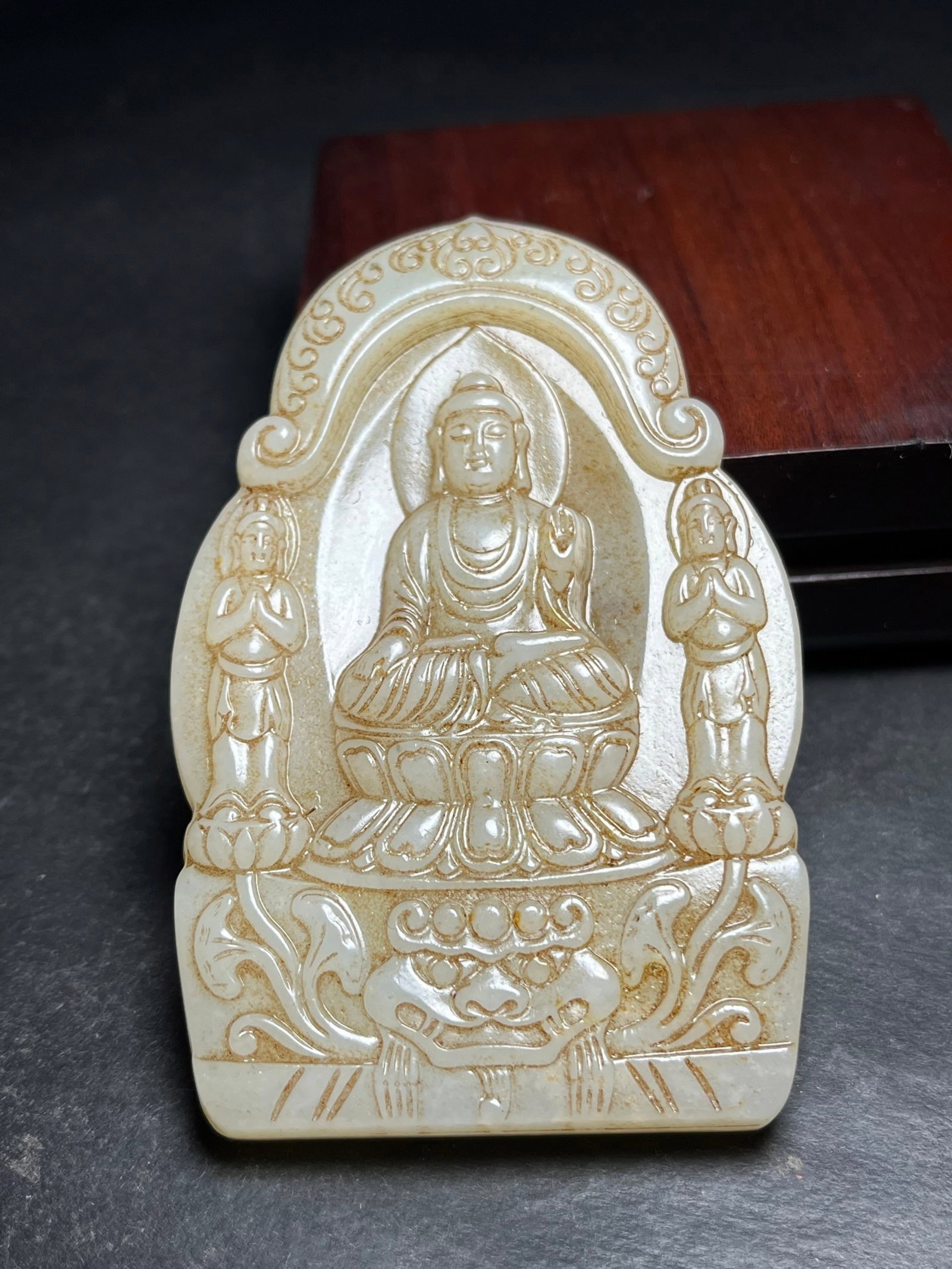 An Exquisite White Jade Buddha Statue Pattern Pendant: An Exquisite White Jade Buddha Statue Pattern Pendant,Qing Dynasty,China,Size:84mmx8mmx54mm,Weight:62g 白玉佛像纹挂件,中国清代