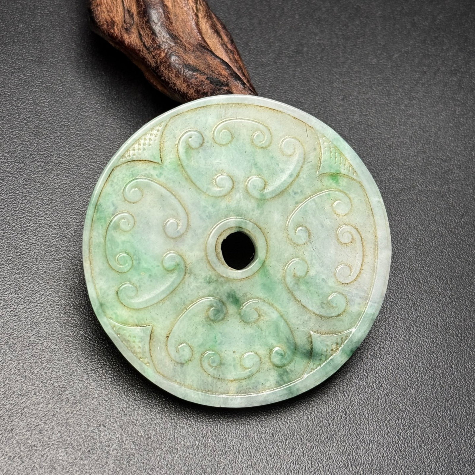 An Exquisite Jadeite Dragon Pattern Pendant - 2