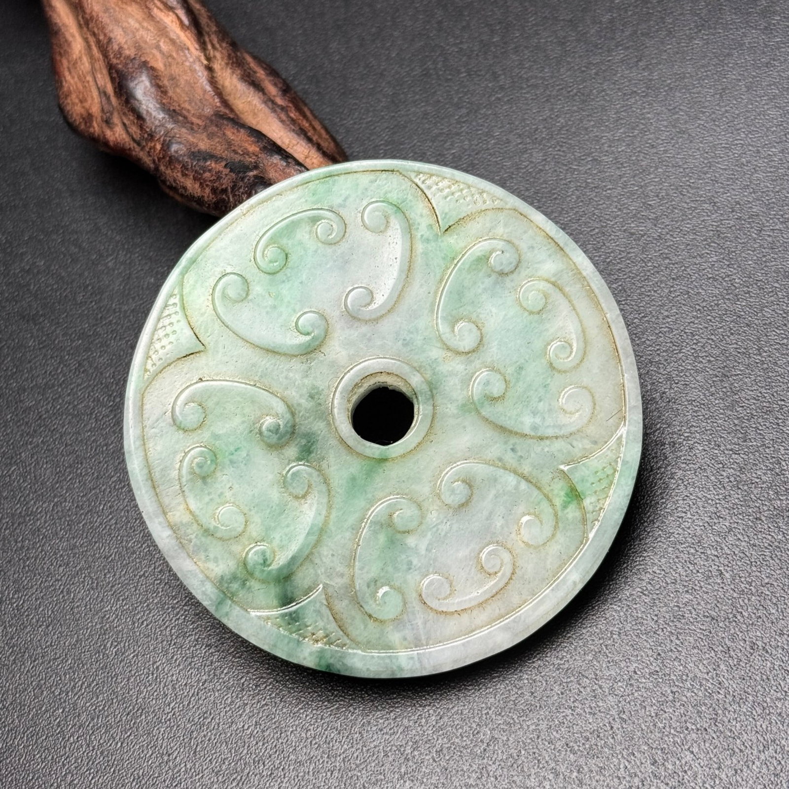 An Exquisite Jadeite Dragon Pattern Pendant - 3