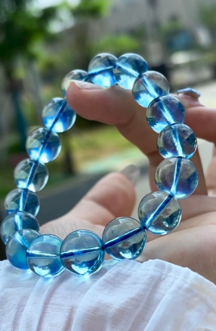 An Exquisite Aquamarine Bracelets: An Exquisite Aquamarine Bracelets,Size:12.4mm,Weight:45.3g 海蓝宝手串