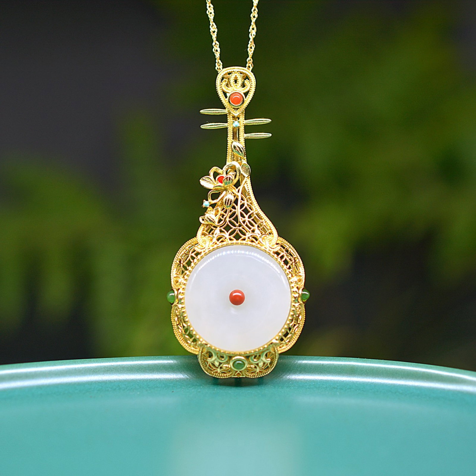 An Exquisite Sterling Silver-Gold Plated Inlaid White Jade Pendant: An Exquisite Sterling Silver-Gold Plated Inlaid White Jade Pendant,Size:20mmx20mm 纯银镀金镶白玉吊坠