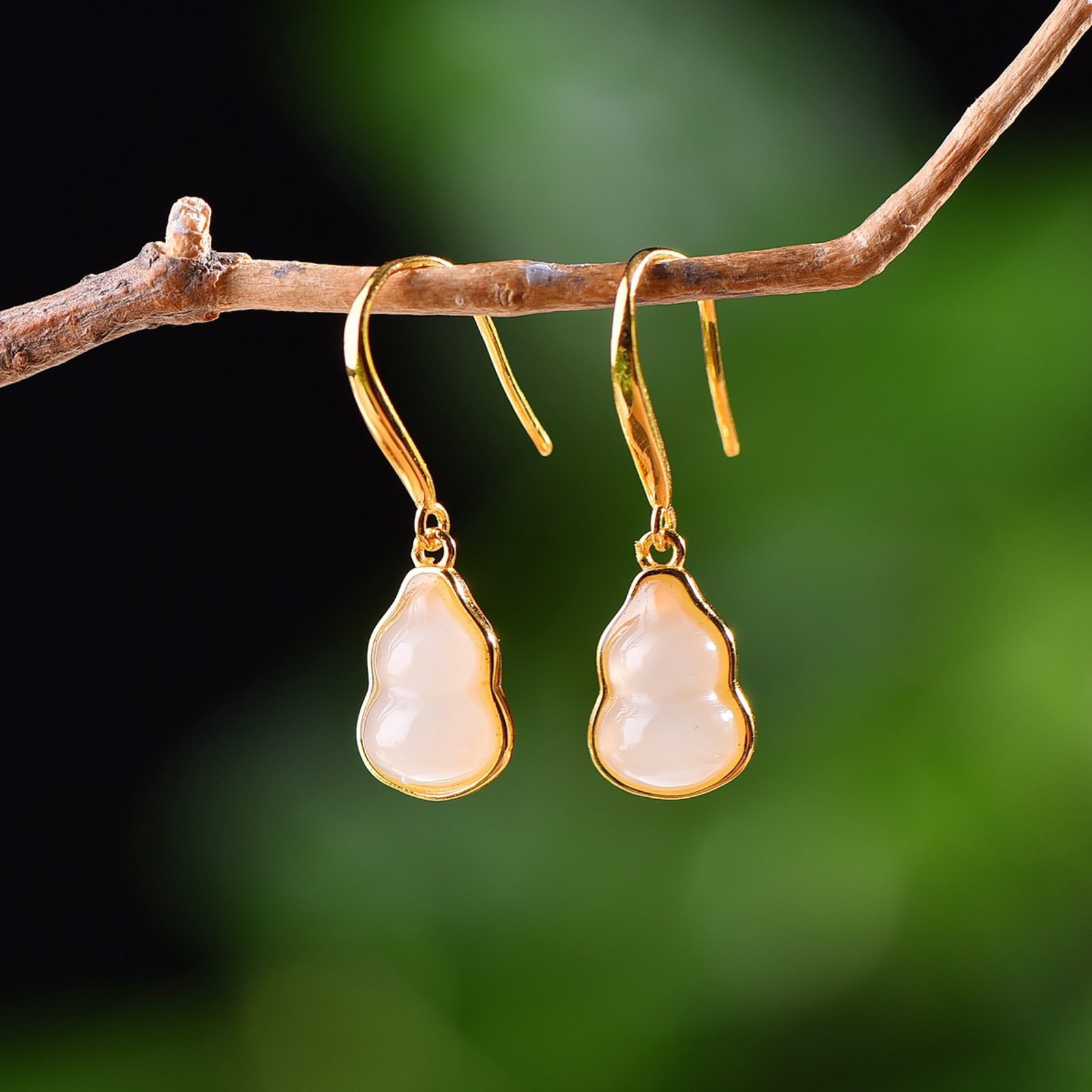 A Pair of Exquisite Sterling Silver-Gold Plated Inlaid White Jade Gourd Earrings: A Pair of Exquisite Sterling Silver-Gold Plated Inlaid White Jade Gourd Earrings,Size:7mmx10mm 一对纯银镀金镶白玉葫芦耳环