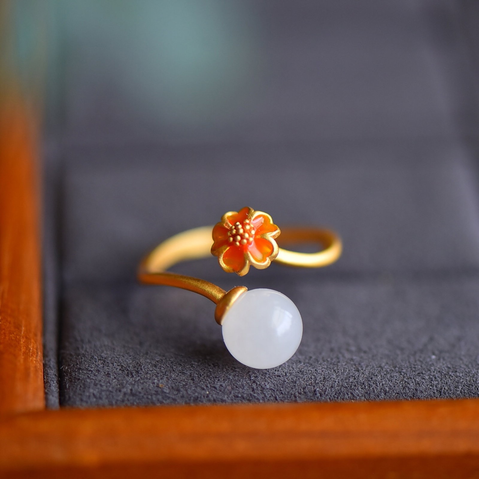 An Exquisite Sterling Silver-Gold Plated Inlaid White Jade Ring: An Exquisite Sterling Silver-Gold Plated Inlaid White Jade Ring 纯银镀金镶白玉戒指
