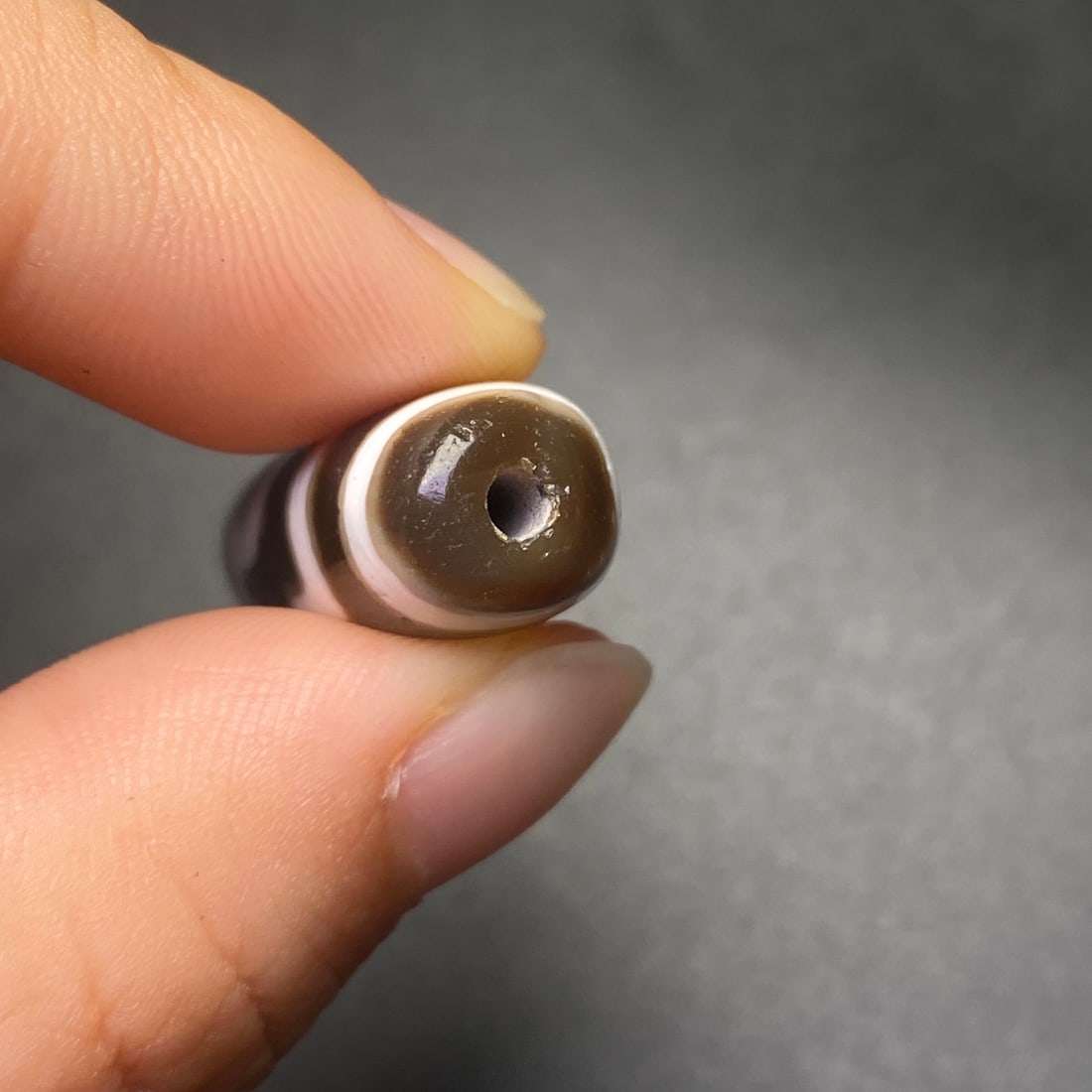 An Exquisite Dzi Bead Pendant: An Exquisite Dzi Bead Pendant,Size:42mmx13mm,Weight:10.6g 天珠挂件
