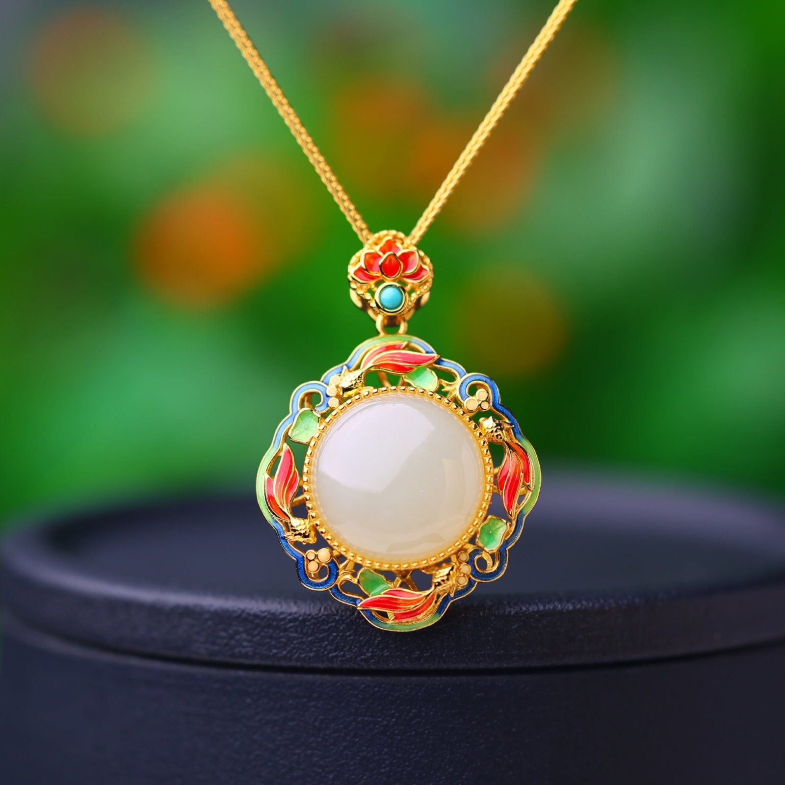 An Exquisite Sterling Silver-Gold Plated Inlaid White Jade Pendant: An Exquisite Sterling Silver-Gold Plated Inlaid White Jade Pendant,Size:16mmx16mm 纯银镀金镶白玉吊坠
