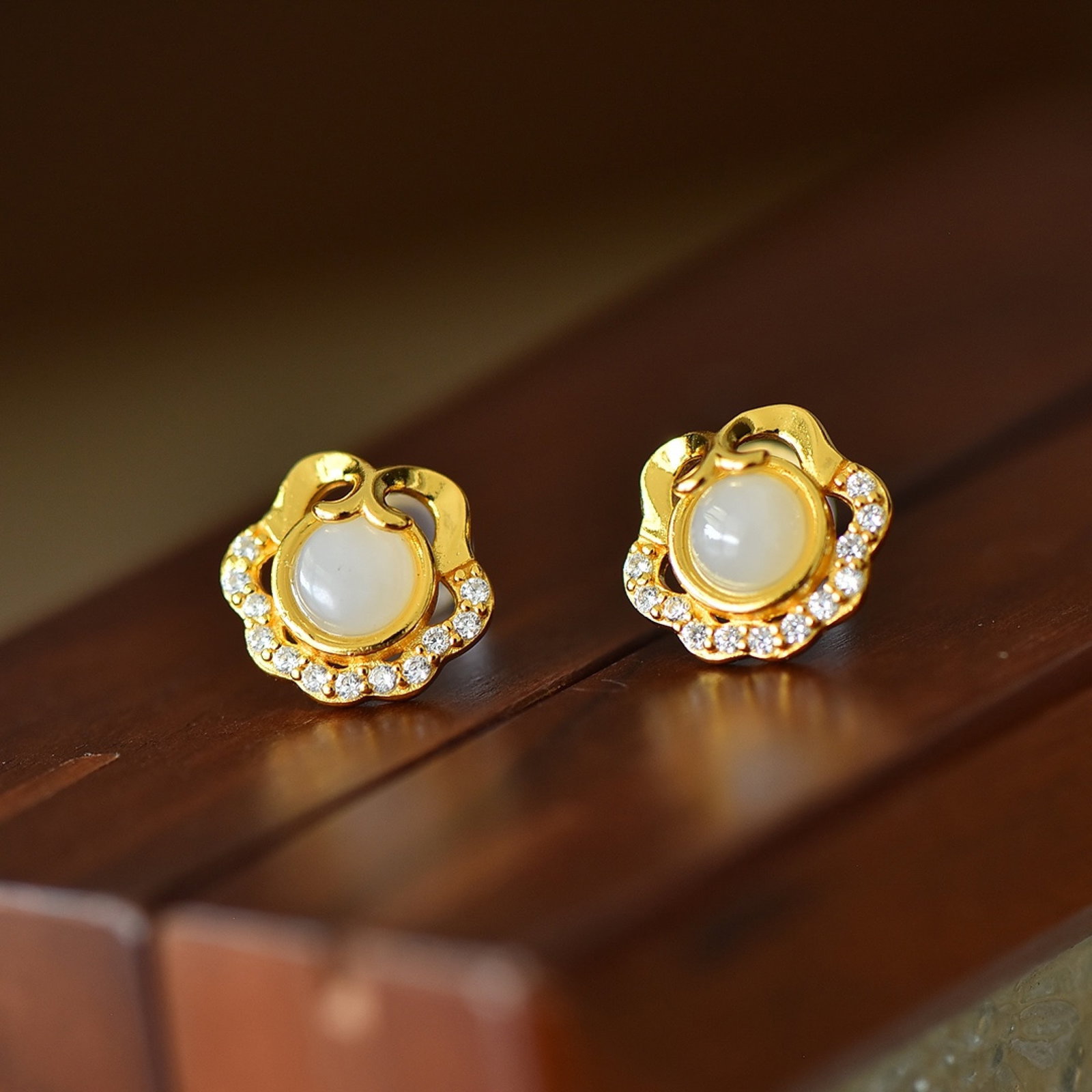 A Pair of Exquisite Sterling Silver-Gold Plated Inlaid White Jade Earring,Inlaid Diamonds: A Pair of Exquisite Sterling Silver-Gold Plated Inlaid White Jade Earring,Inlaid Diamonds,Size:5mmx5mm