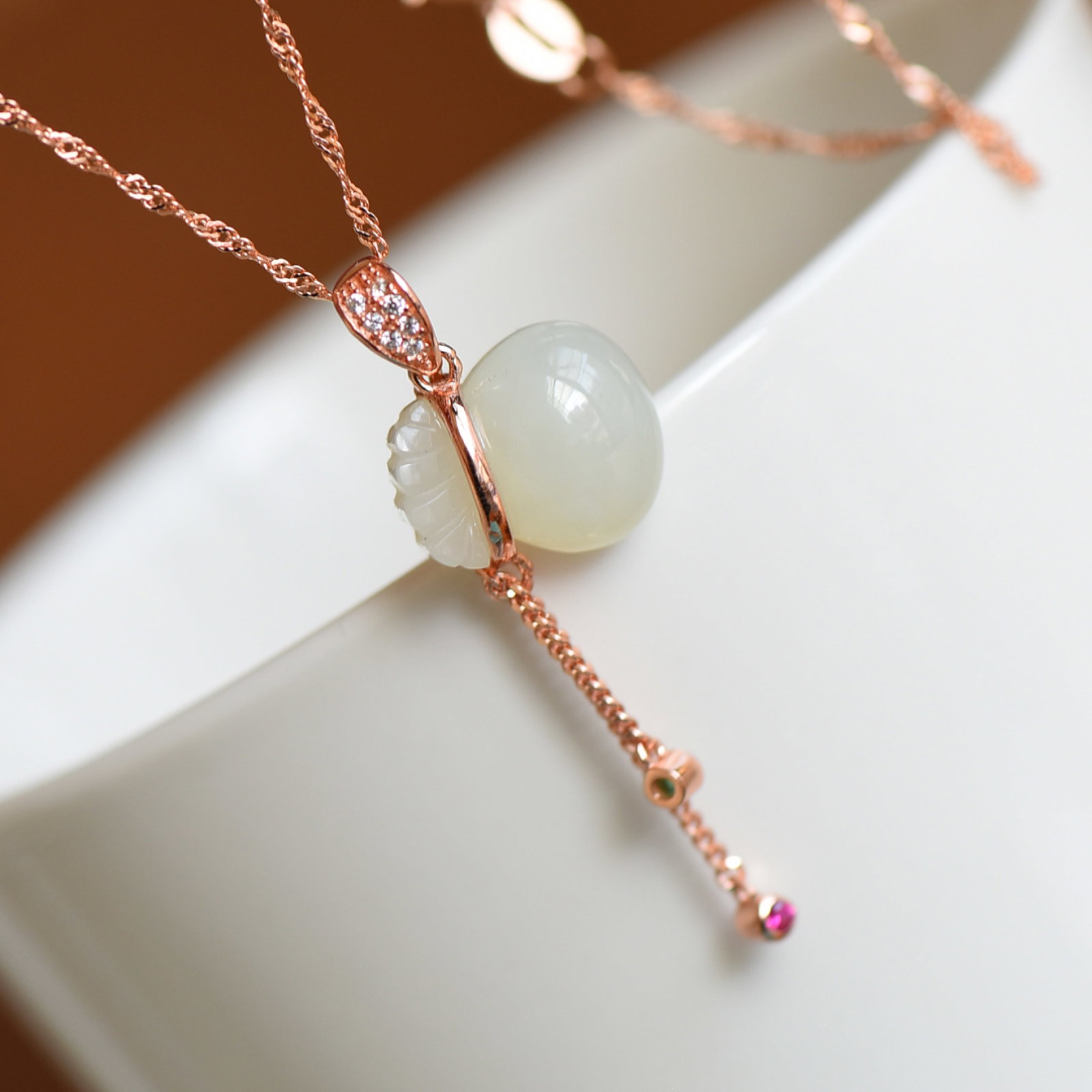 An Exquisite Sterling Silver-Gold Plated Inlaid White Jade Pendant , Inlaid Diamond: Sterling Silver-Gold Plated Inlaid White Jade Pendant , Inlaid Diamond , Size :12mmx15mm