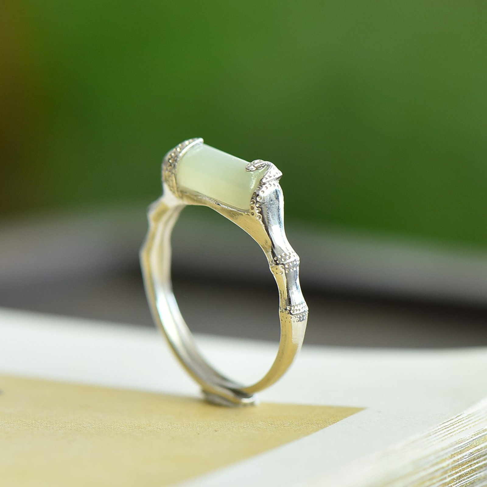 An Exquisite Sterling Silver Inlaid White Jade Ring: An Exquisite Sterling Silver Inlaid White Jade Ring,Size:5mmx12mm 纯银镶白玉戒指