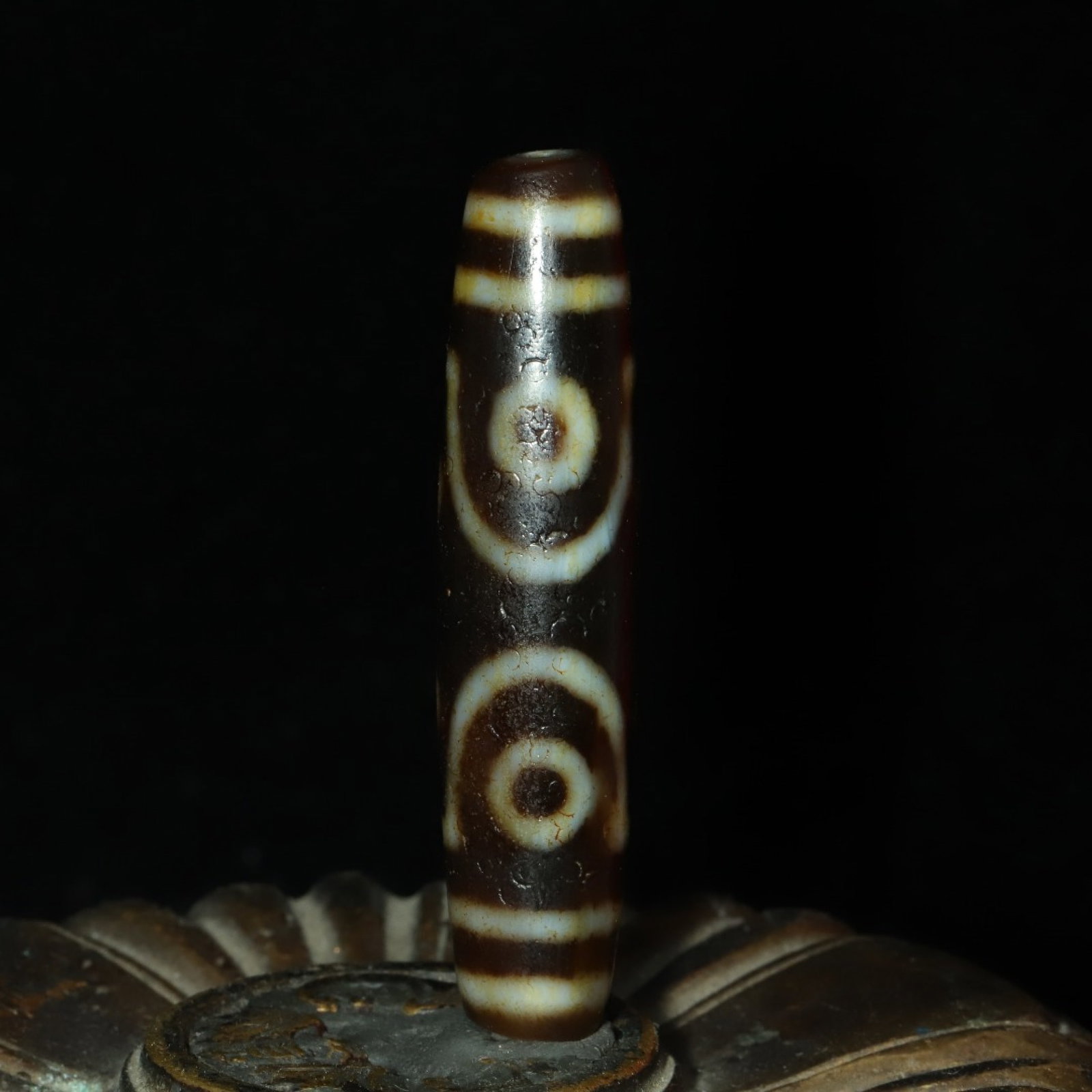 An Exquisite Seven Eyes Dzi Bead Pendant: An Exquisite Seven Eyes Dzi Bead Pendant，Size：54mmx12mm，Weight：13g 七眼天珠挂件